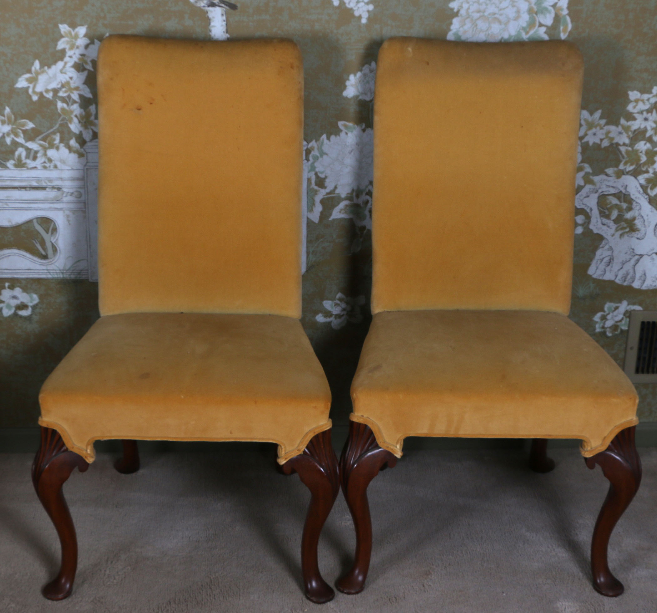 Vintage Queen Anne Style Seven-Piece Dining Set