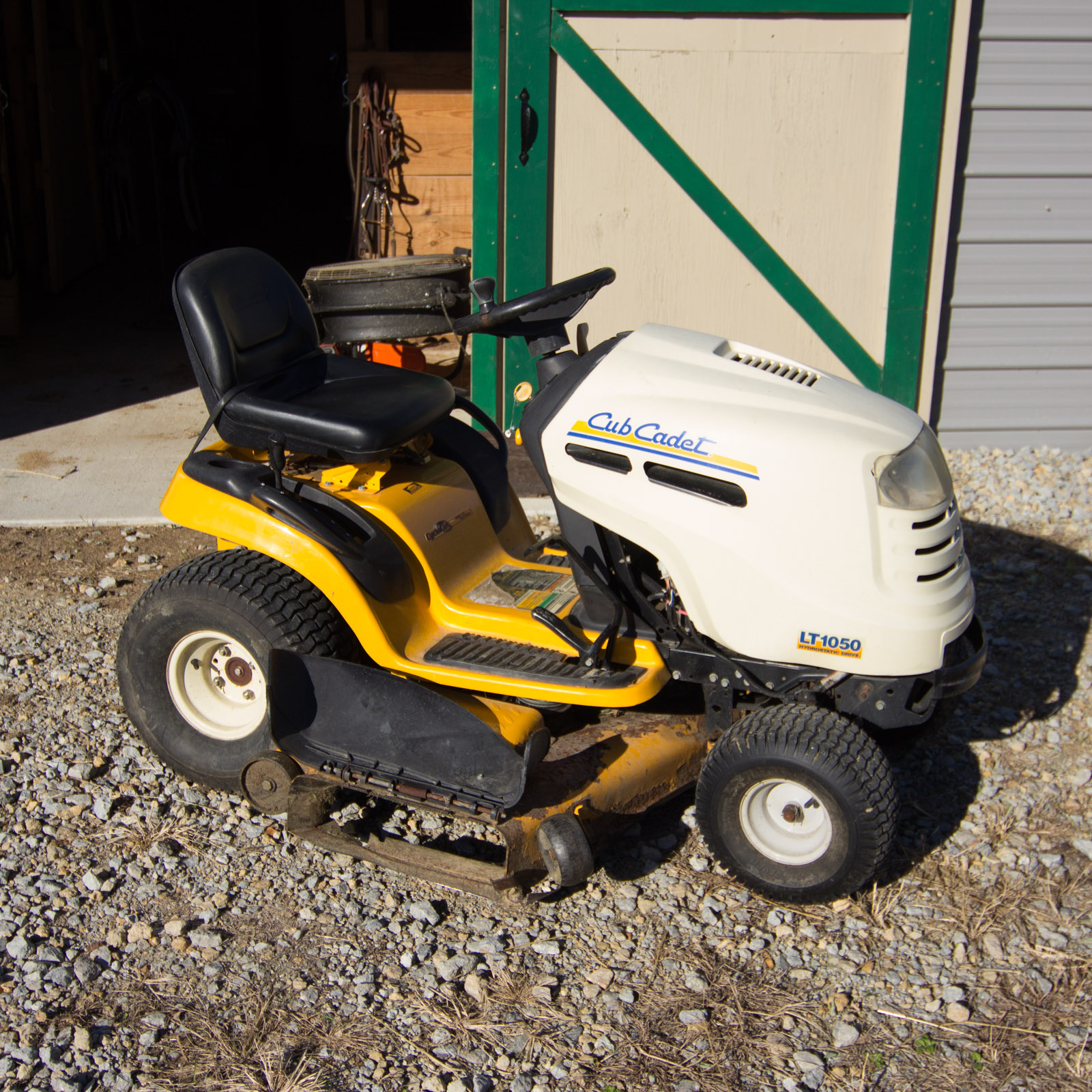 Cub Cadet LT1050 Lawn Tractor
