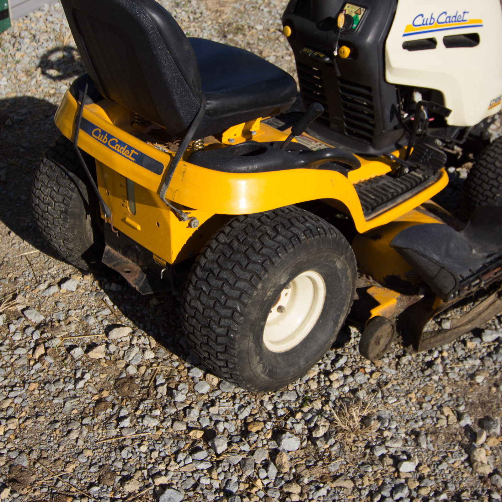 Cub Cadet LT1050 Lawn Tractor
