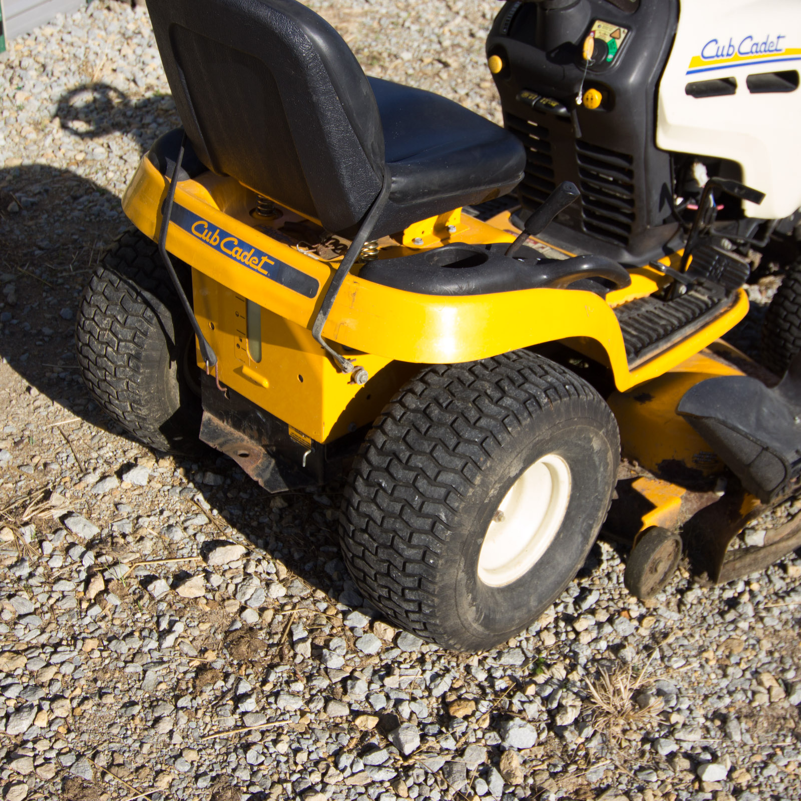 Cub Cadet LT1050 Lawn Tractor