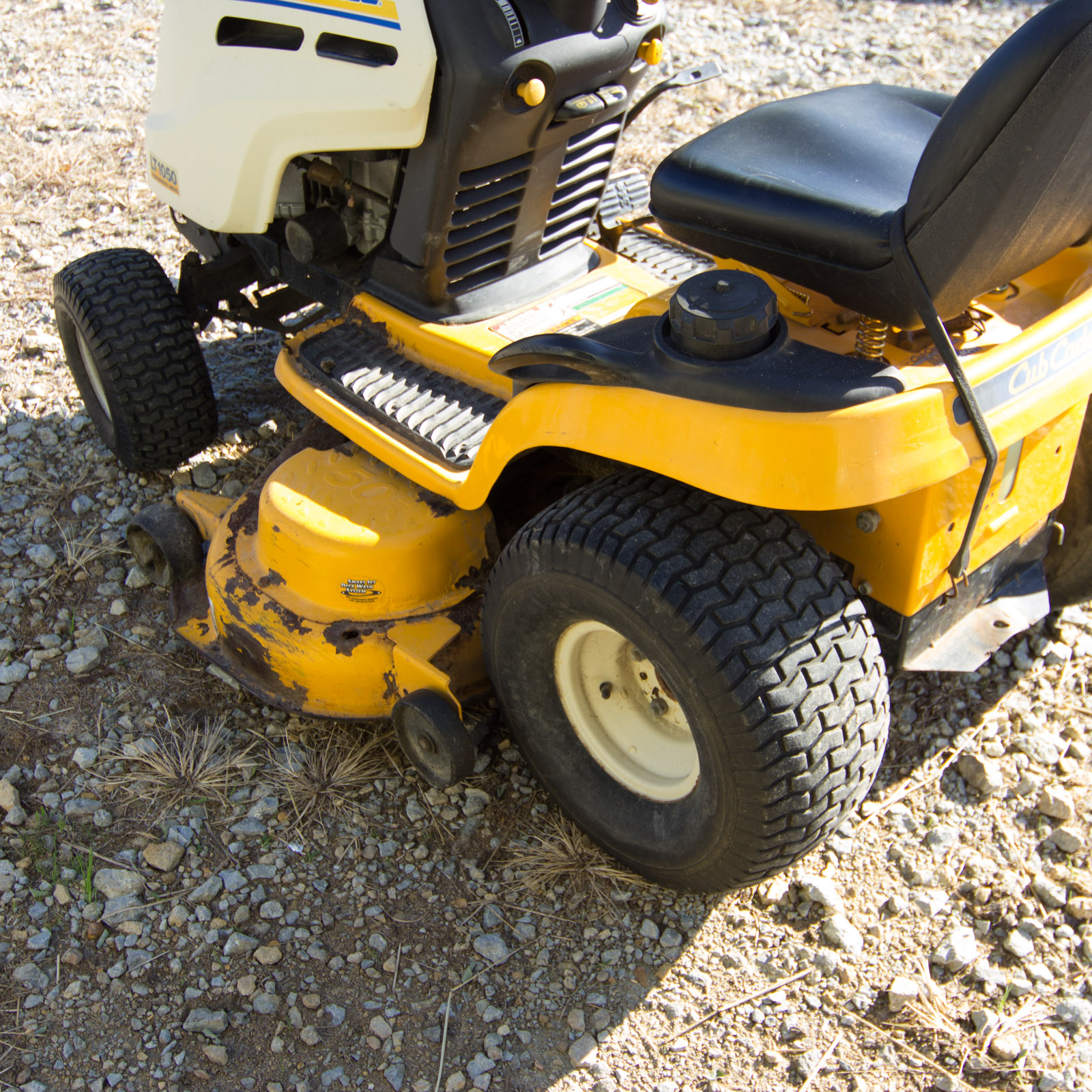 Cub Cadet LT1050 Lawn Tractor