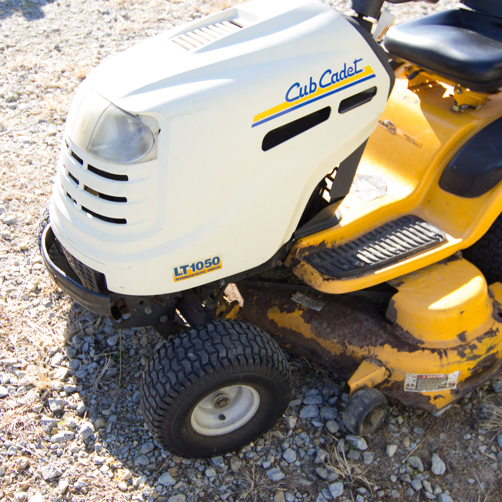 Cub Cadet LT1050 Lawn Tractor
