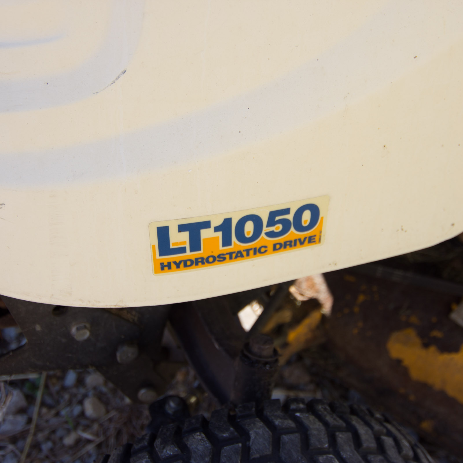 Cub Cadet LT1050 Lawn Tractor