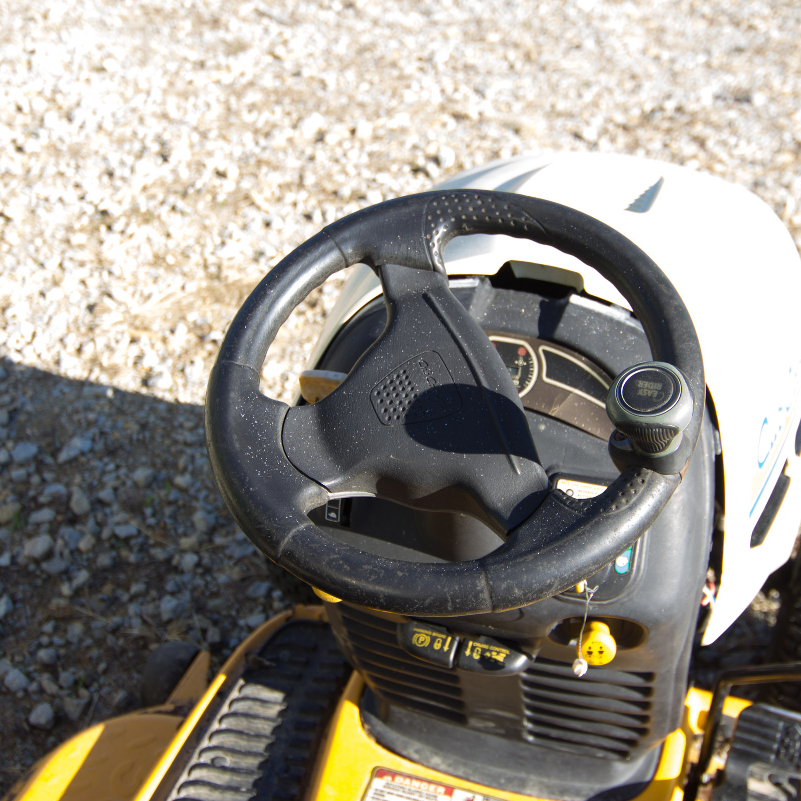 Cub Cadet LT1050 Lawn Tractor