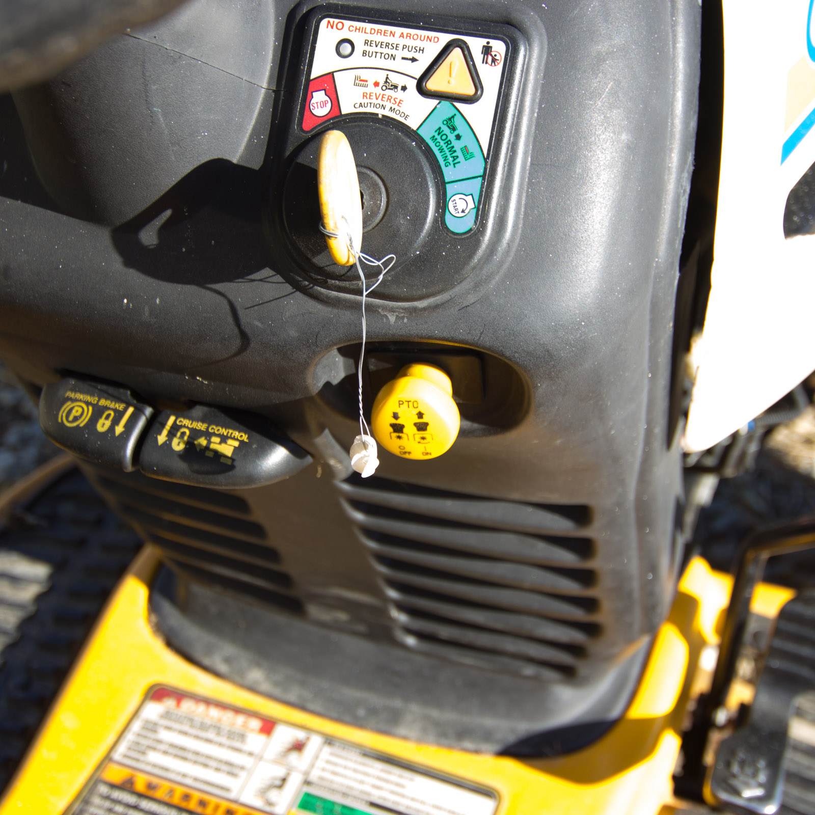 Cub Cadet LT1050 Lawn Tractor