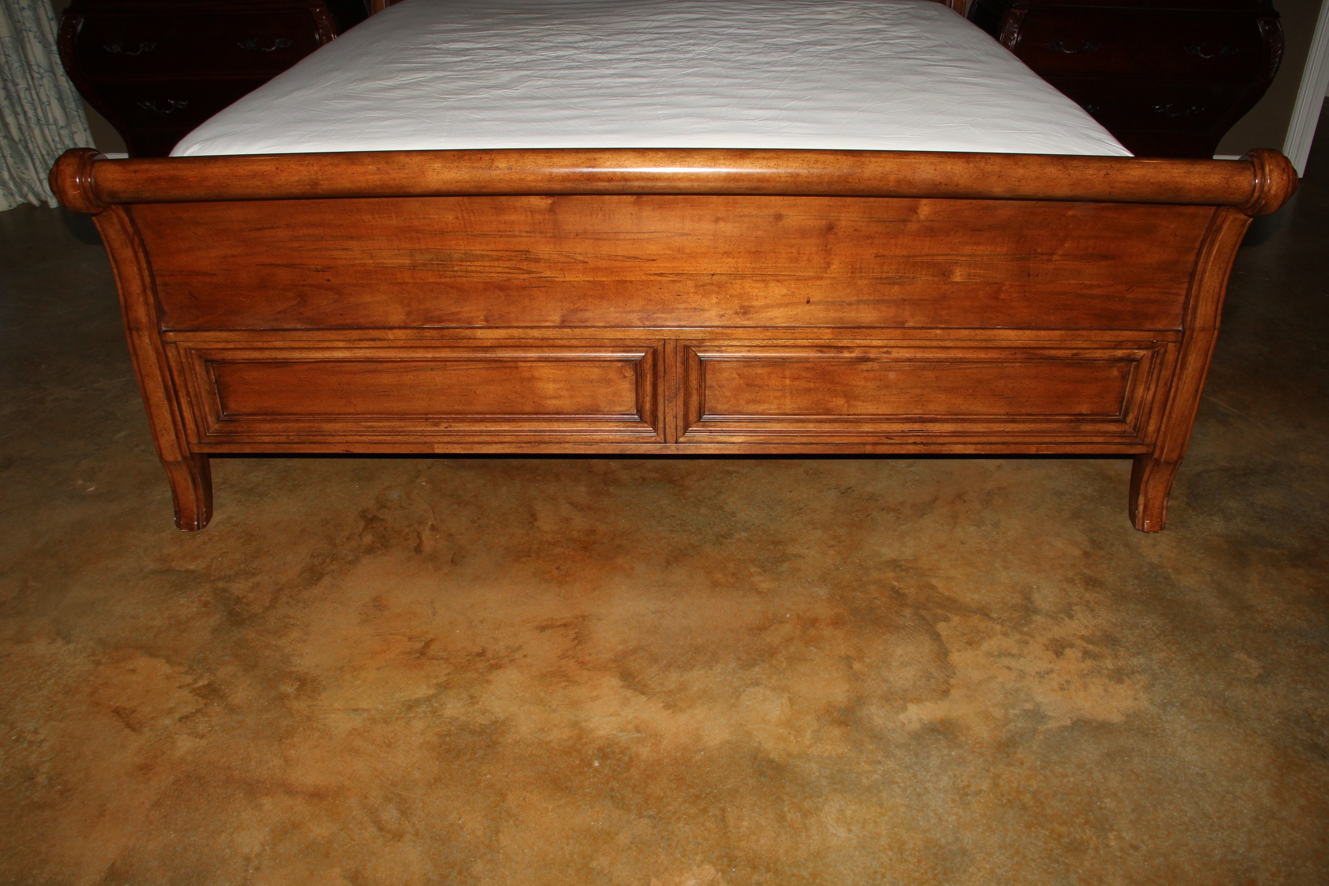 Stanley Furniture Co. Hobnail Leather Upholstered King Size Bed Frame