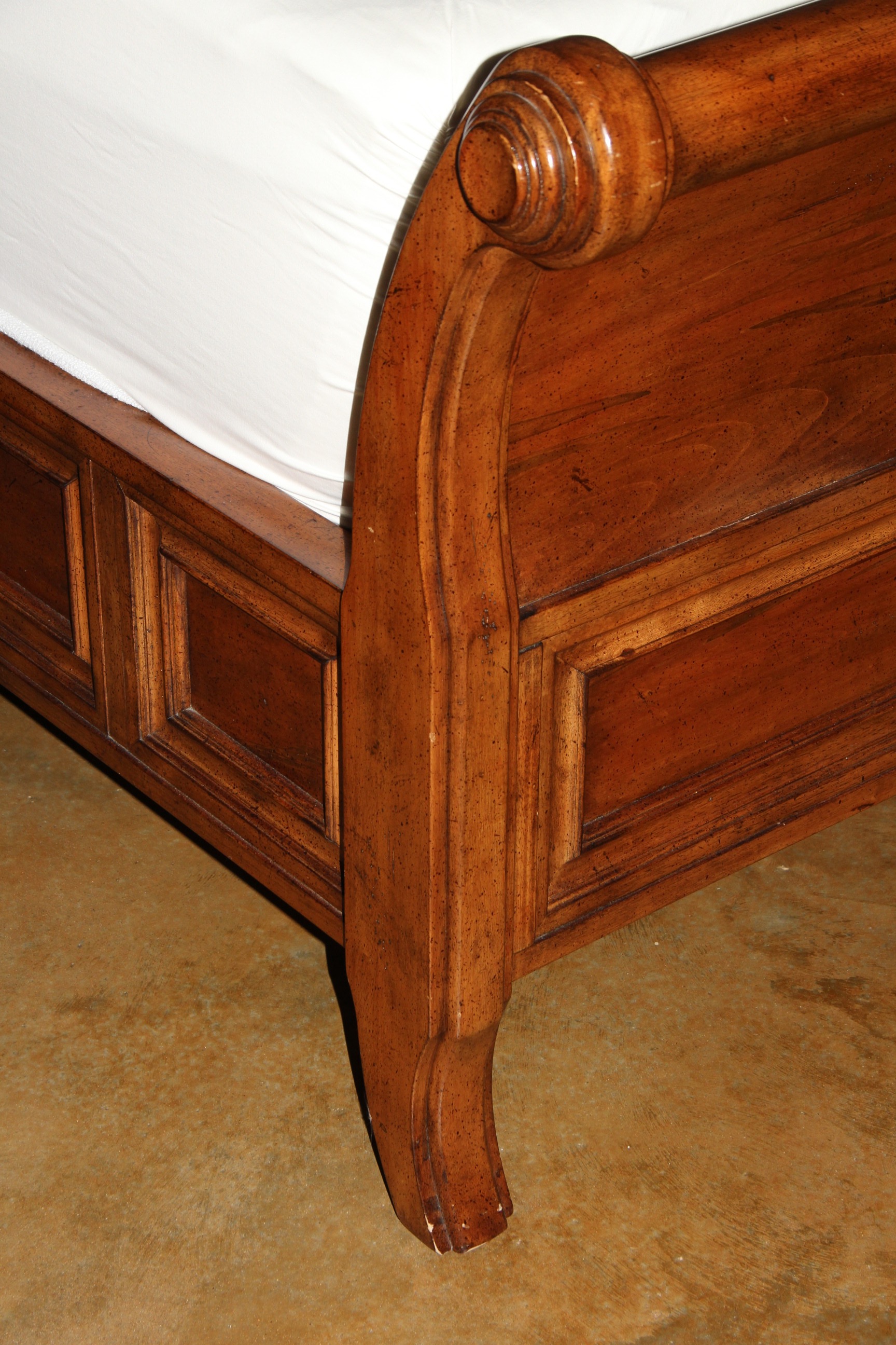 Stanley Furniture Co. Hobnail Leather Upholstered King Size Bed Frame