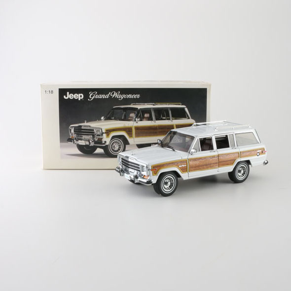 AUTOart 1989 Jeep Grand Wagoneer Die-Cast Car