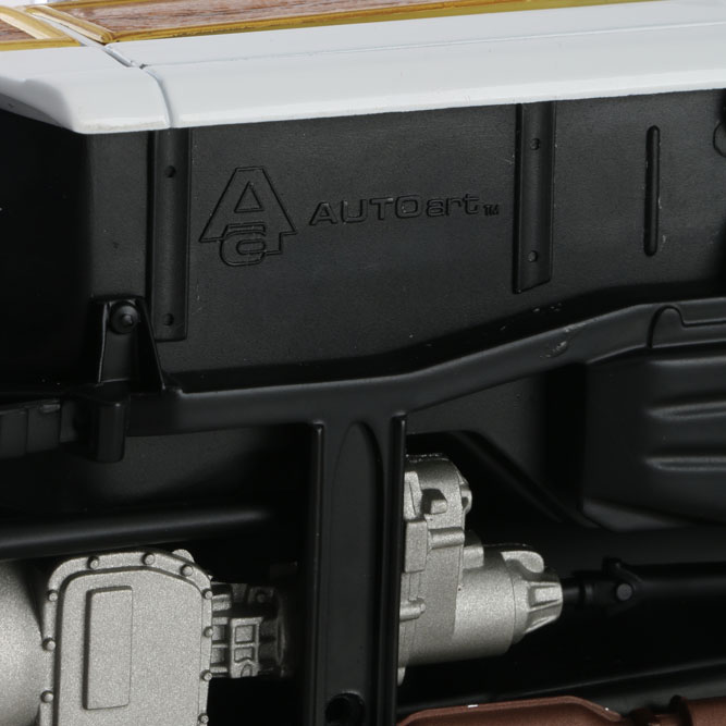 AUTOart 1989 Jeep Grand Wagoneer Die-Cast Car