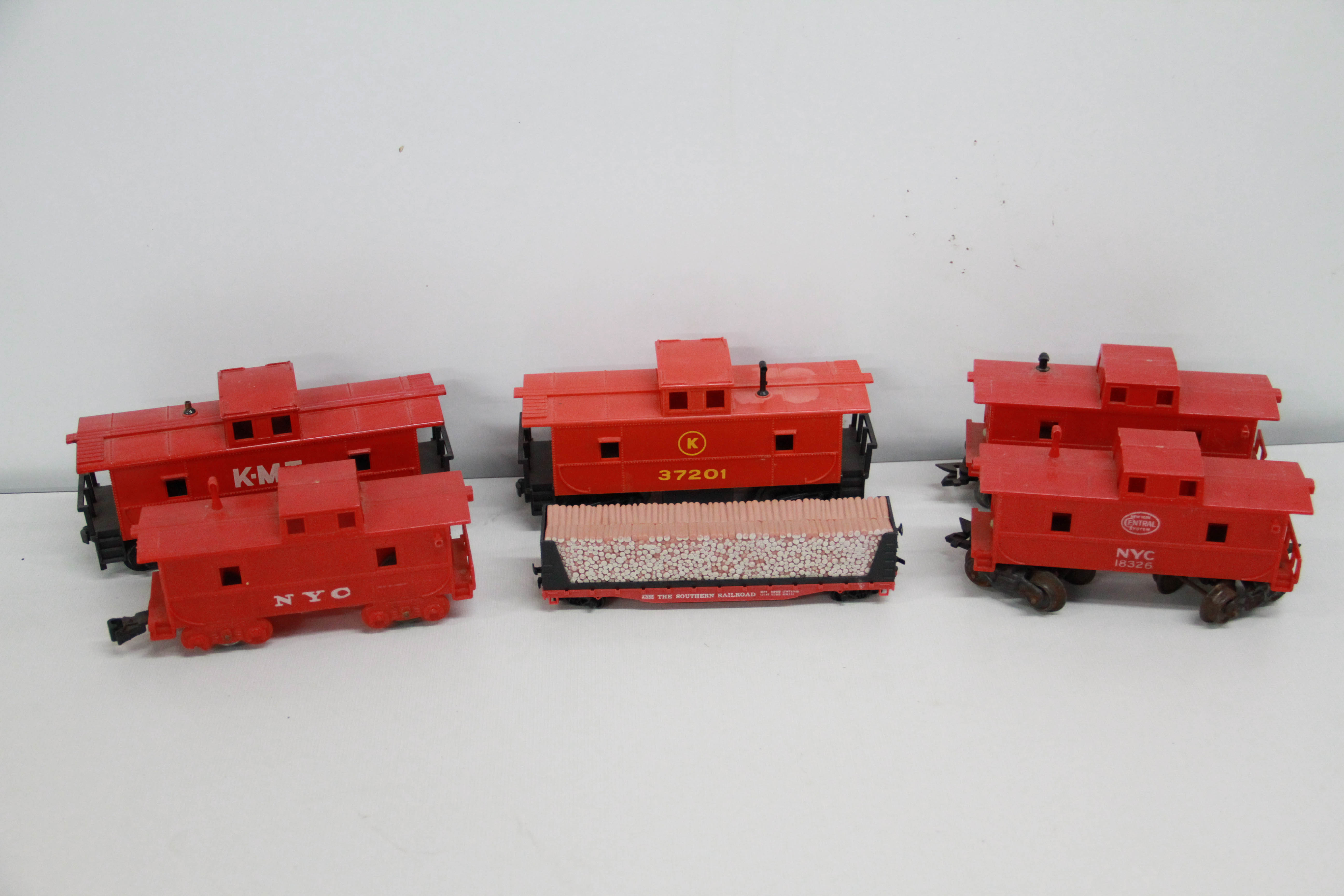 Vintage Plastic Flat Cars and Cabooses Including Marx