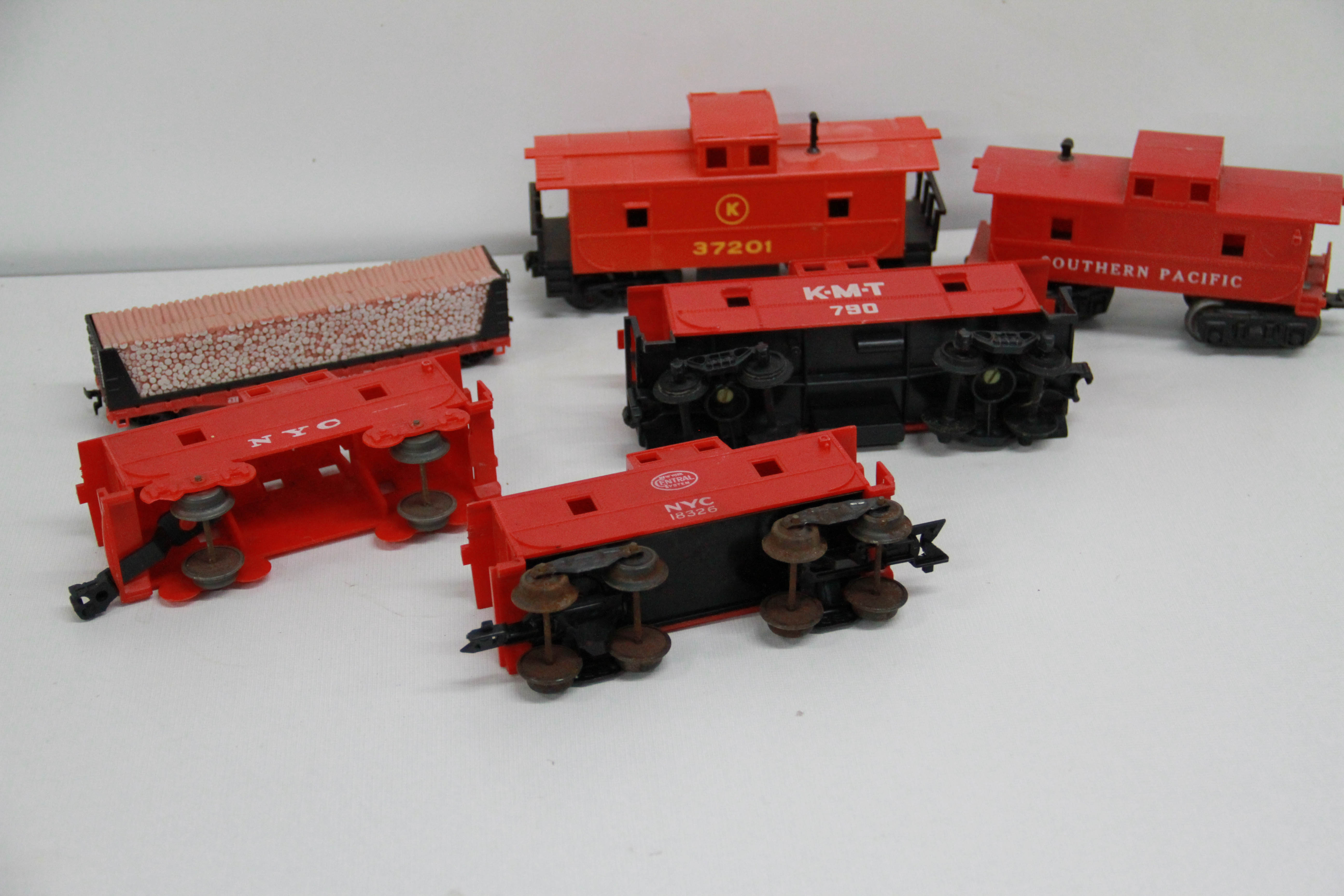 Vintage Plastic Flat Cars and Cabooses Including Marx