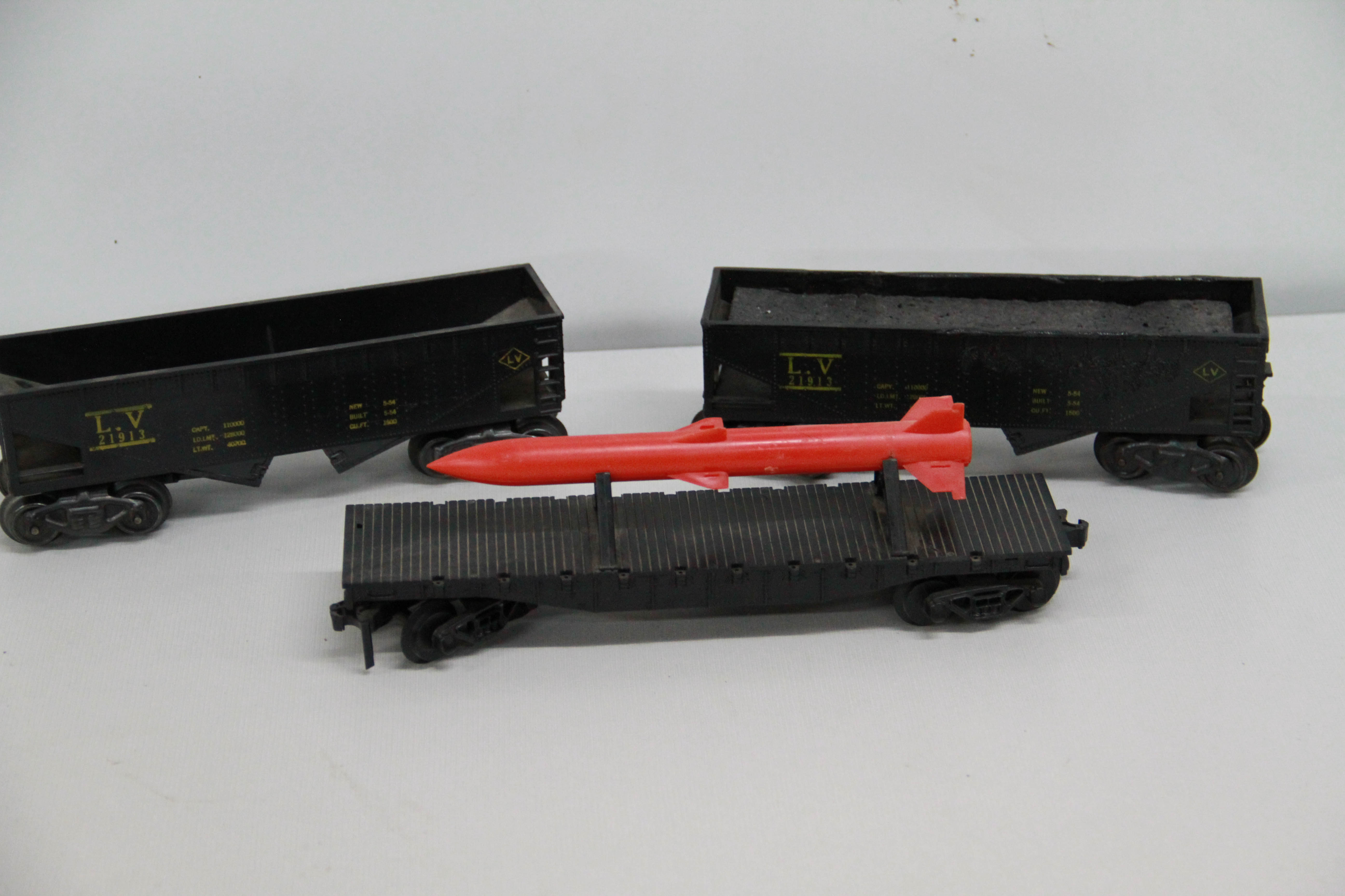 Vintage Plastic Flat Cars and Cabooses Including Marx