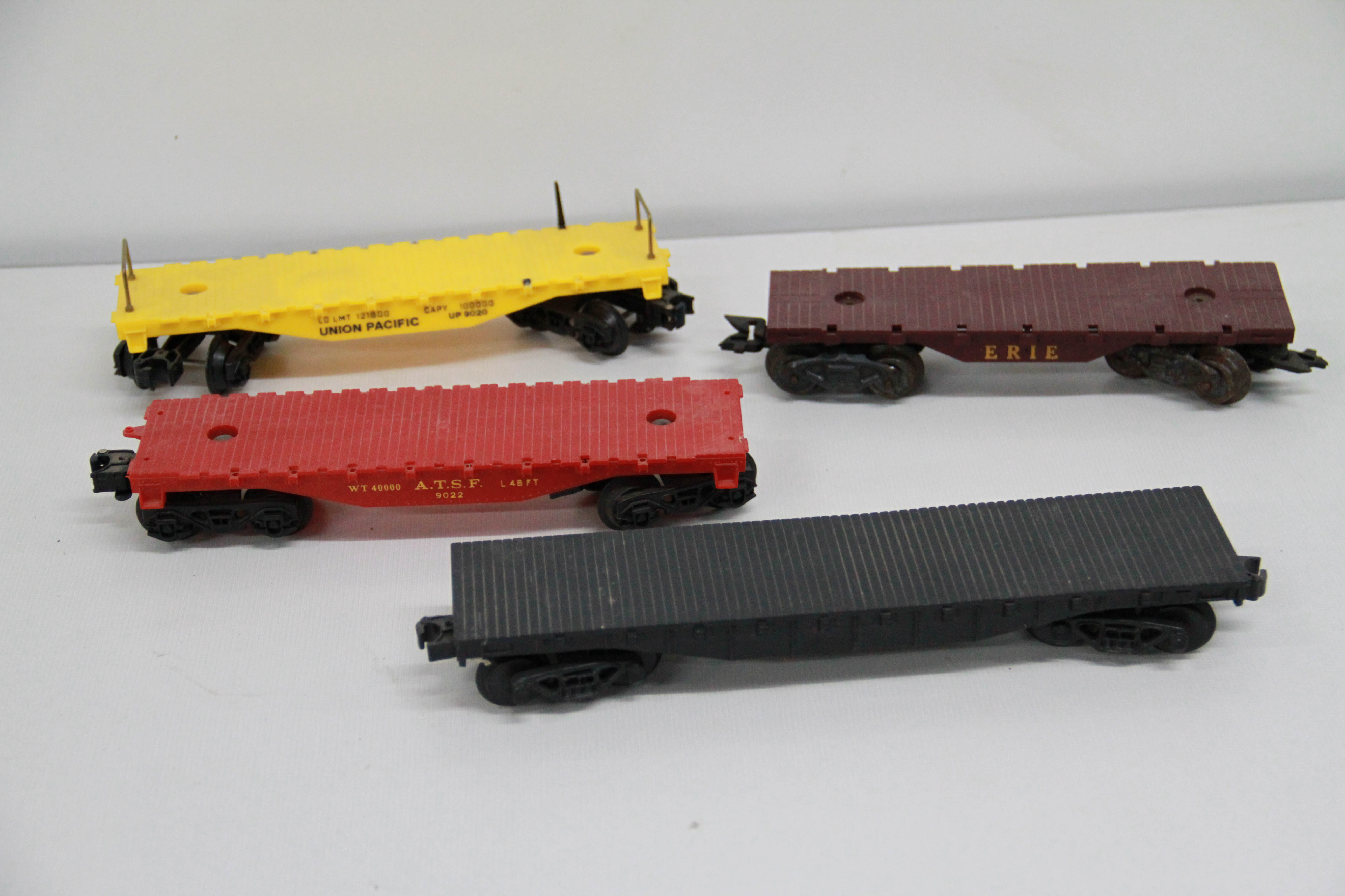Vintage Plastic Flat Cars and Cabooses Including Marx
