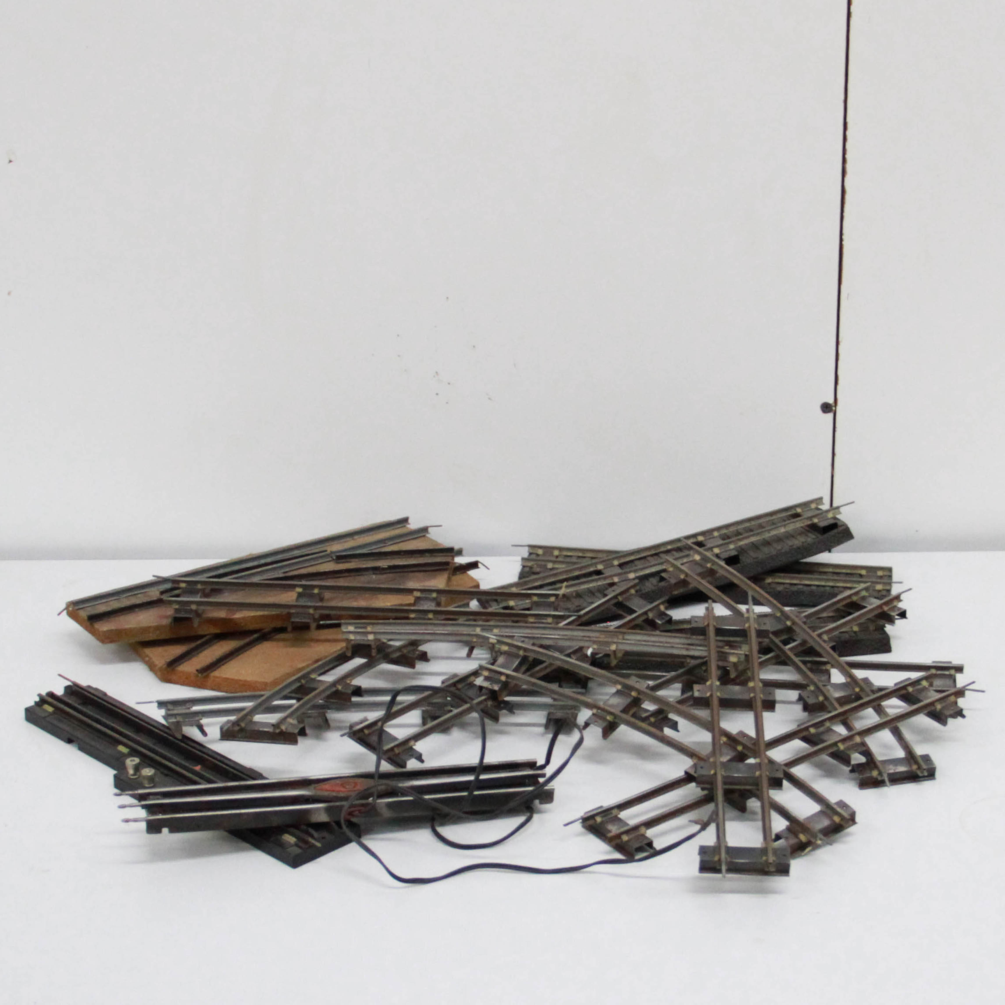 Assortment of Vintage O Gauge Straight and Curved Train Track