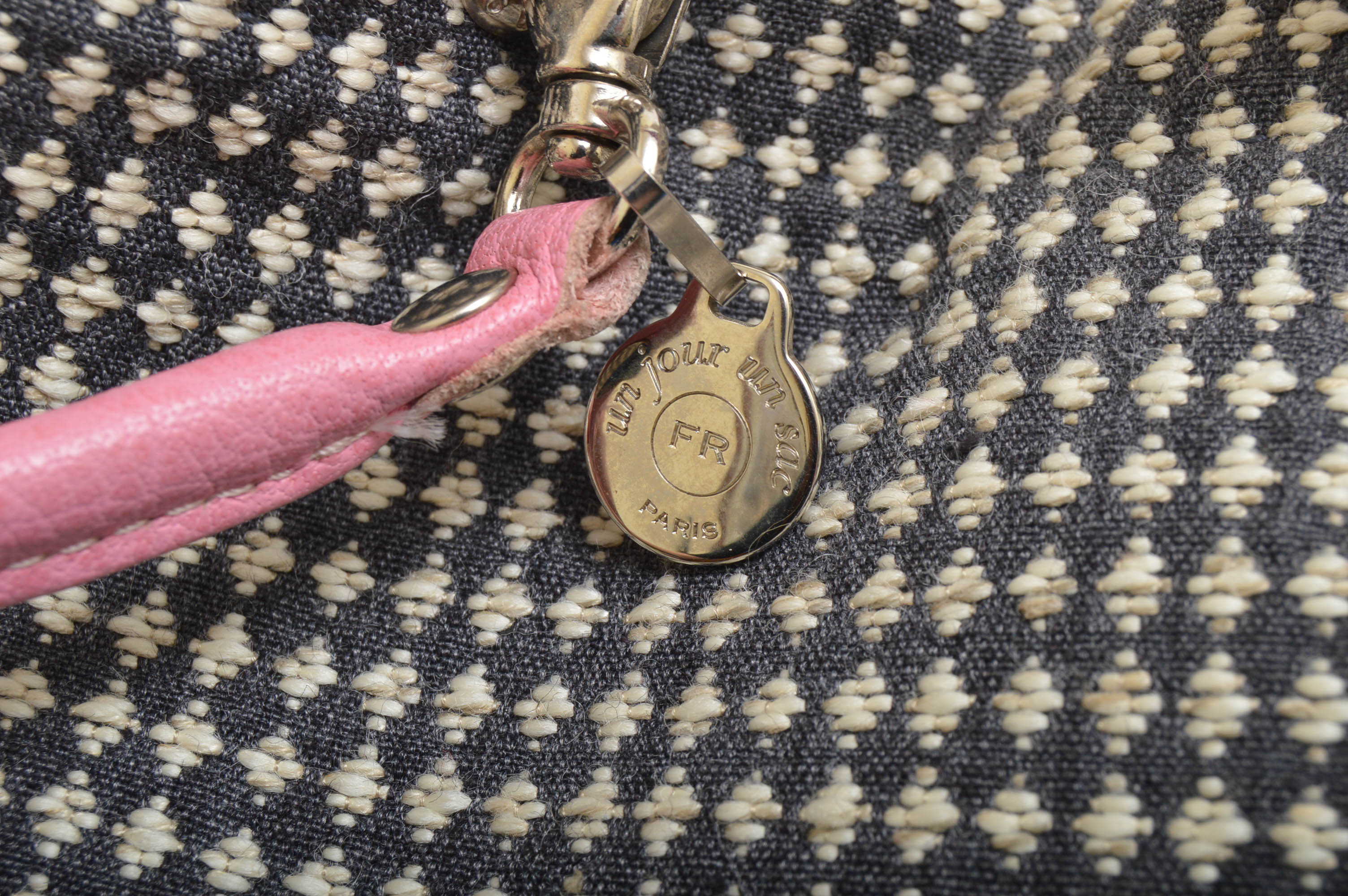 Un Jour Un Sac by Francois Renier Handbag