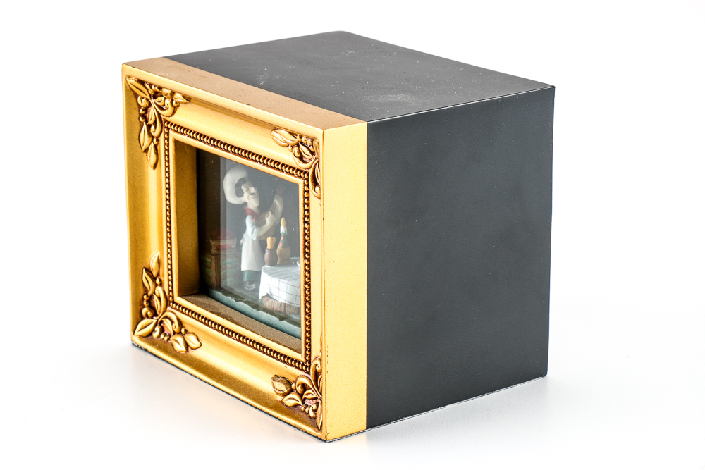 Walt Disney Showcase Collection of "Lady and the Tramp 'A Starlit Bella Notte'" Light Box