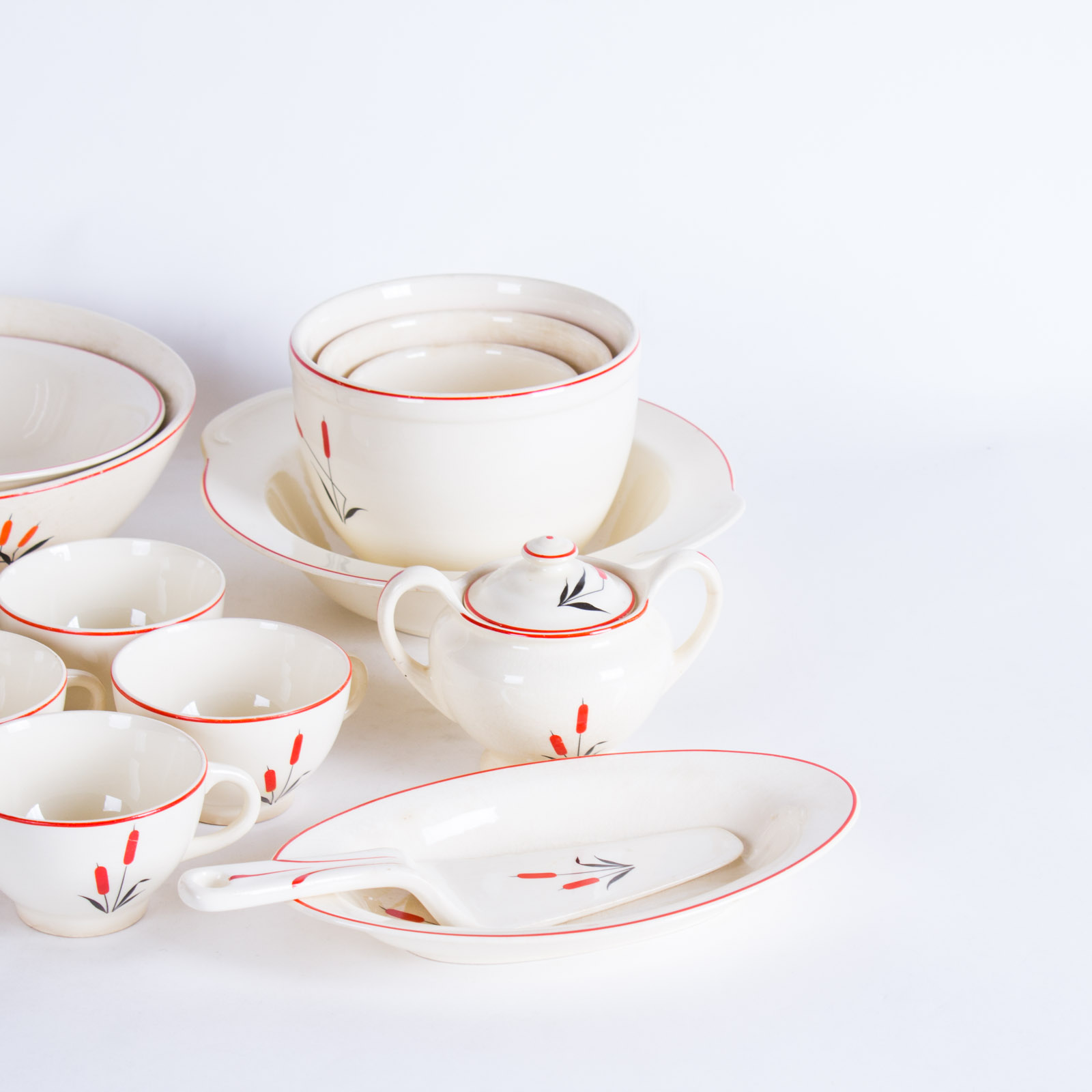 Collection of Universal Cambridge "Cattails" Pattern Dinnerware