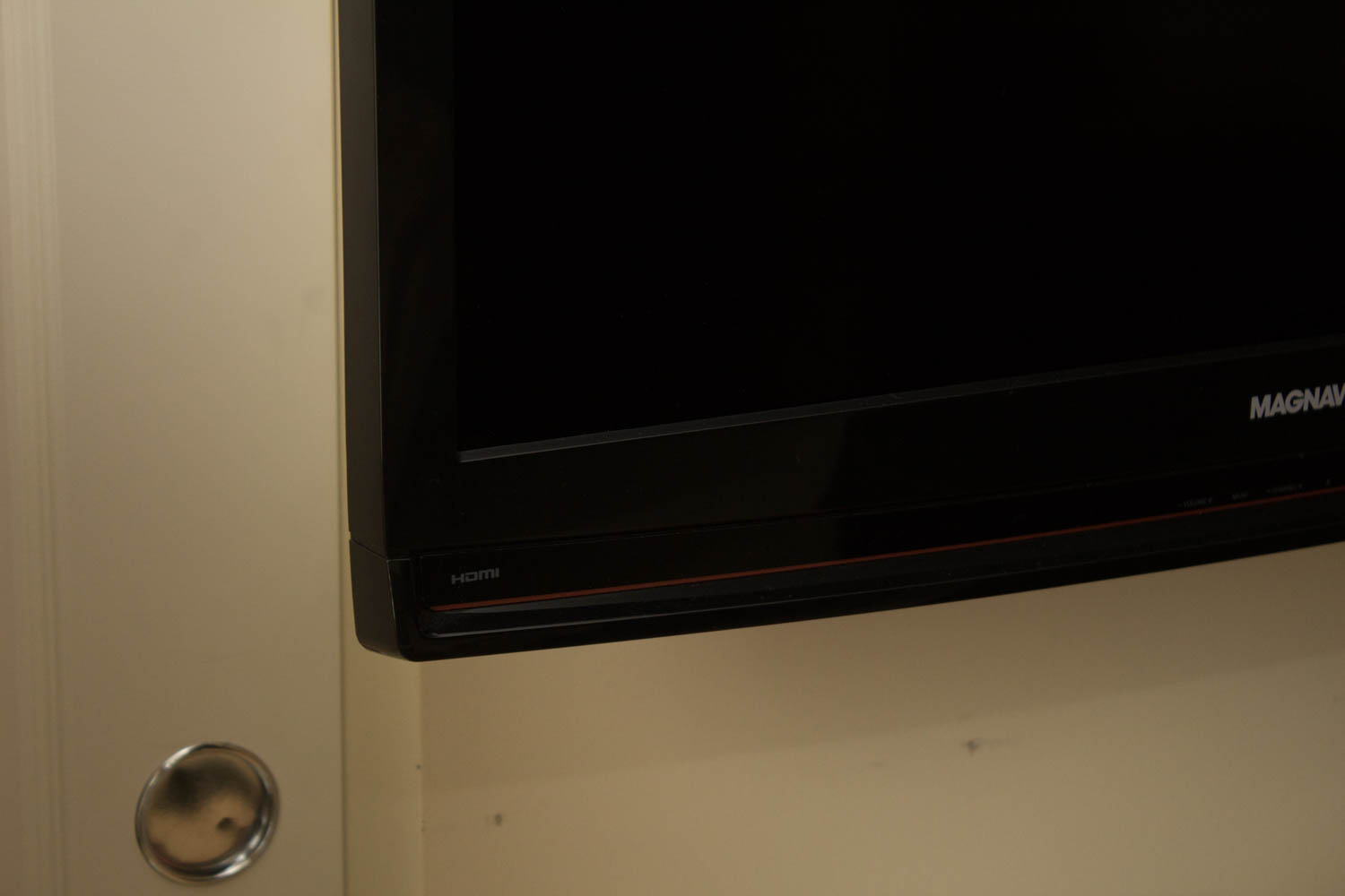 Magnavox 32" Flat Screen Television With Built-In DVD Player