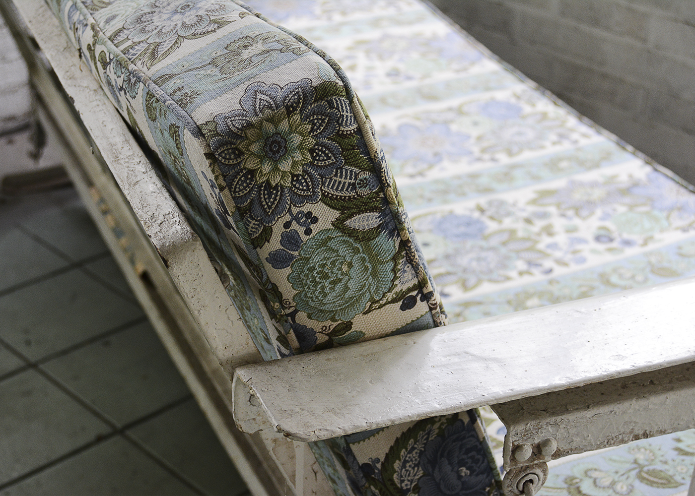 Vintage Metal Patio Sofa Glider