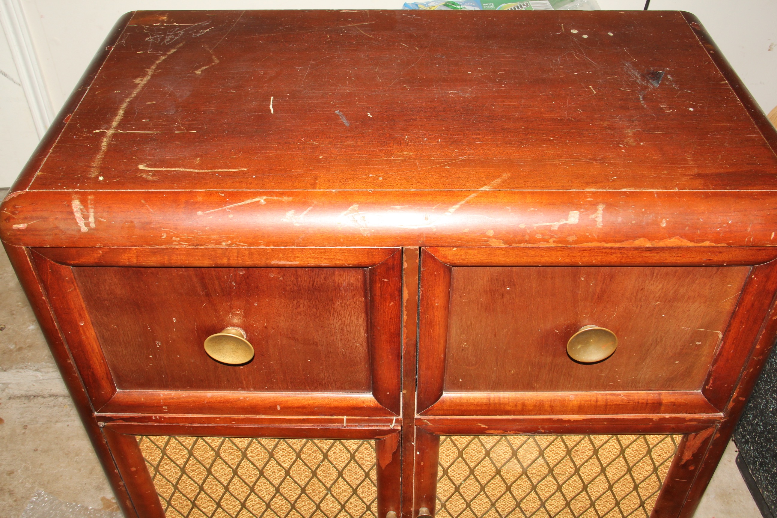 1940s Howard Model 909 Radio Phonograph Cabinet
