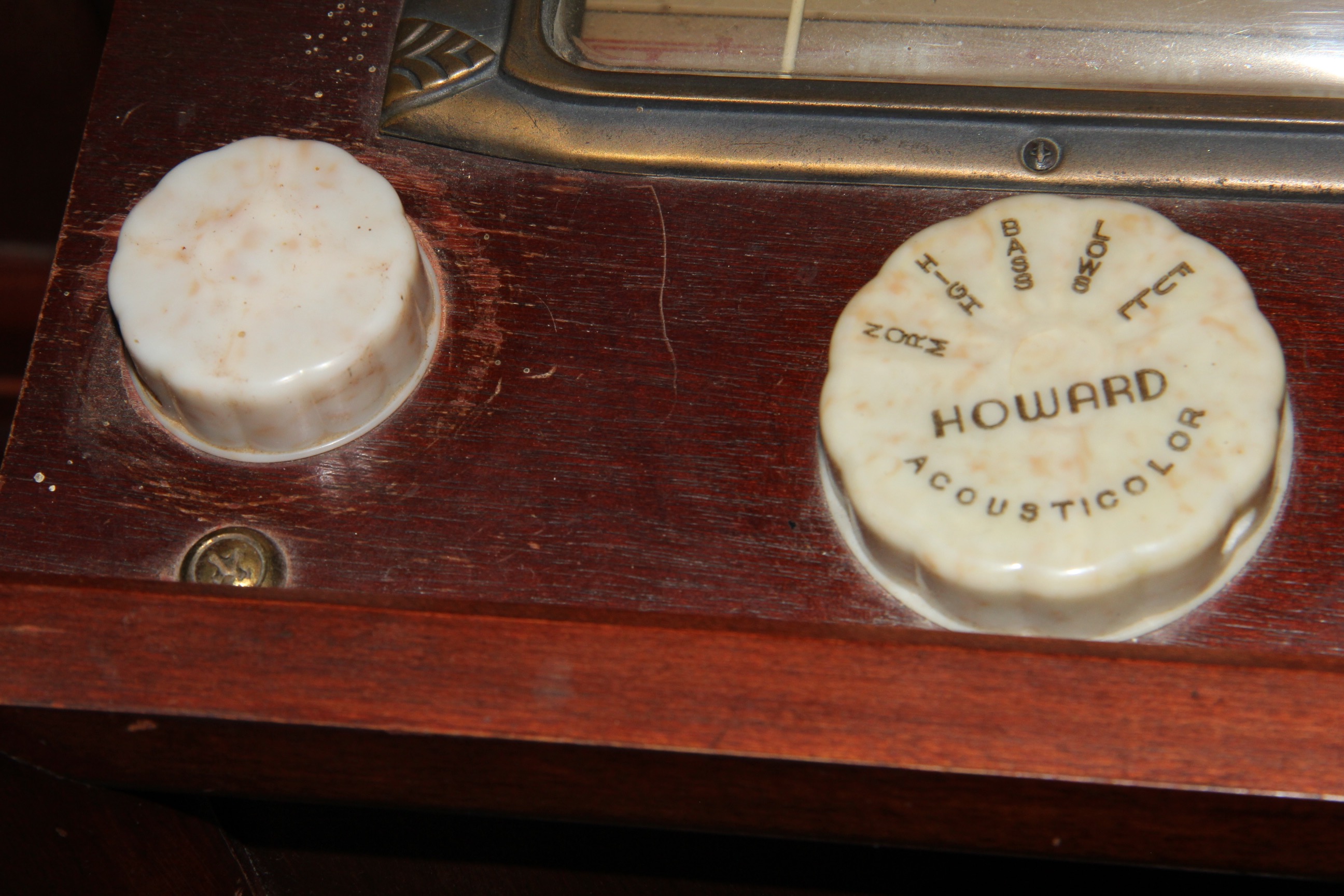 1940s Howard Model 909 Radio Phonograph Cabinet