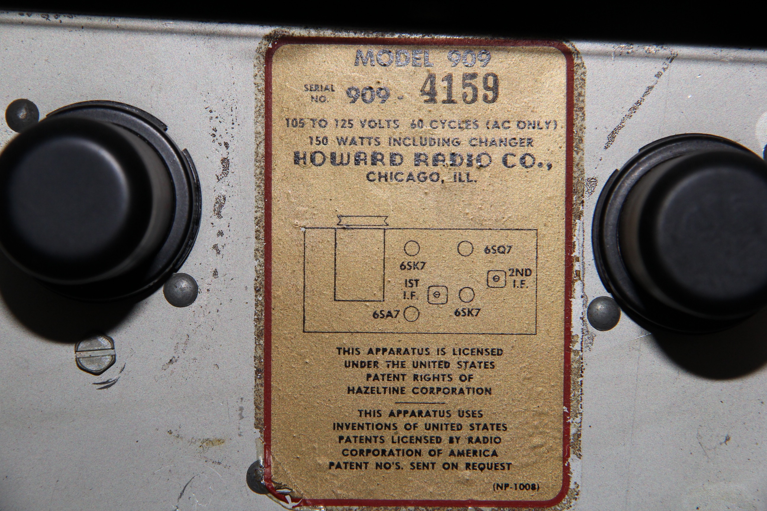 1940s Howard Model 909 Radio Phonograph Cabinet