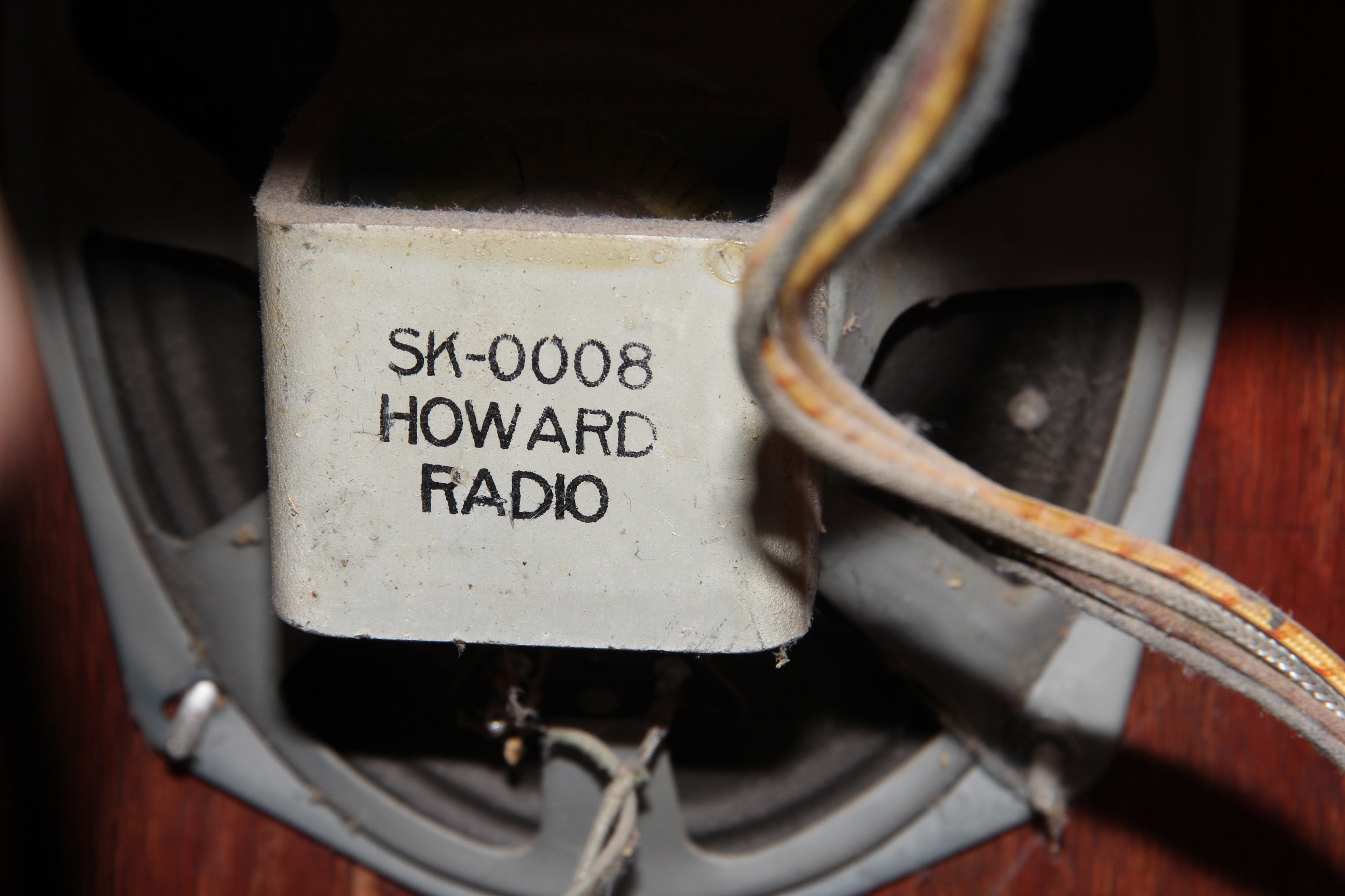 1940s Howard Model 909 Radio Phonograph Cabinet