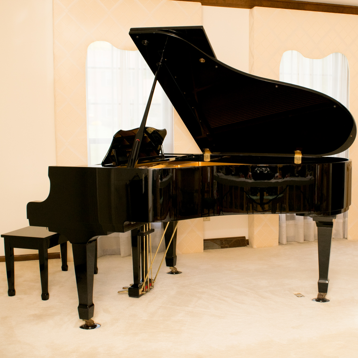 Stunning Young Chang Polished Ebony G-185 Grand Piano