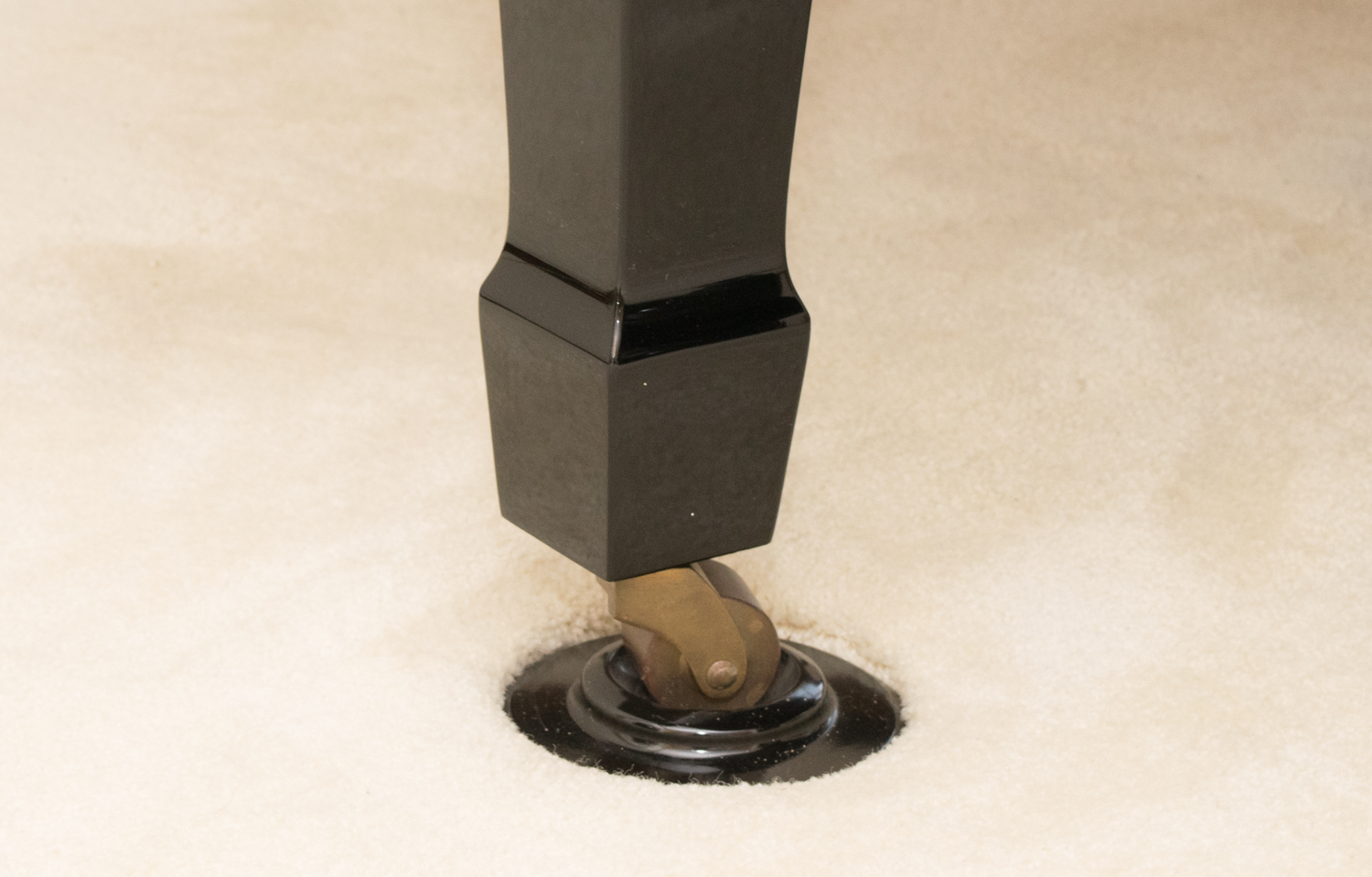 Stunning Young Chang Polished Ebony G-185 Grand Piano