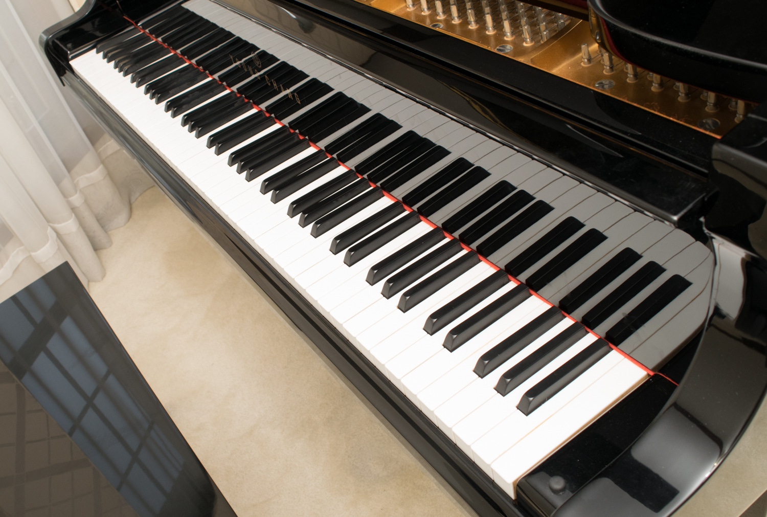 Stunning Young Chang Polished Ebony G-185 Grand Piano