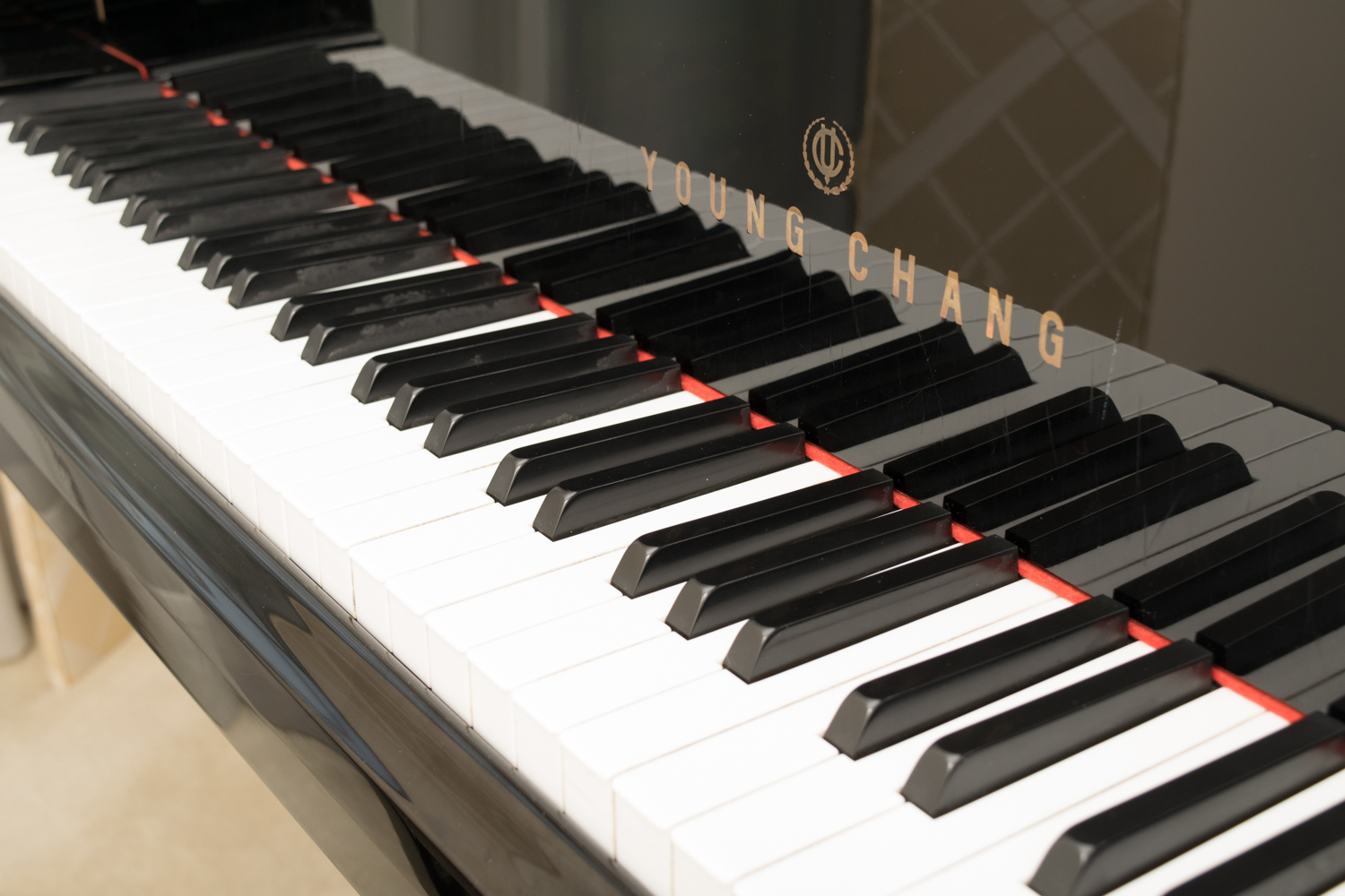 Stunning Young Chang Polished Ebony G-185 Grand Piano