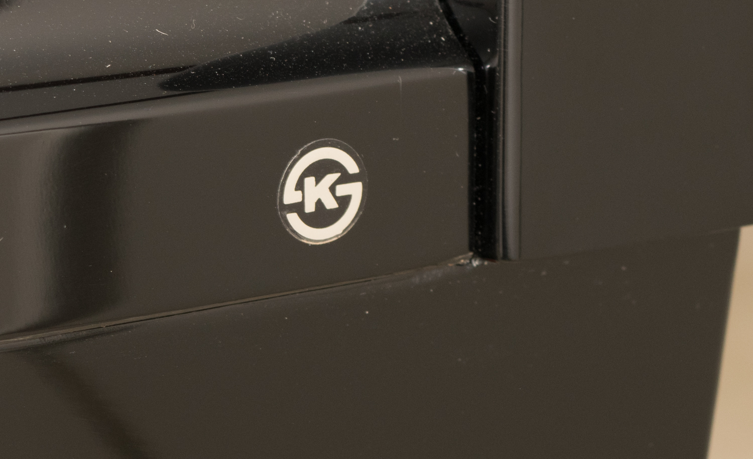 Stunning Young Chang Polished Ebony G-185 Grand Piano