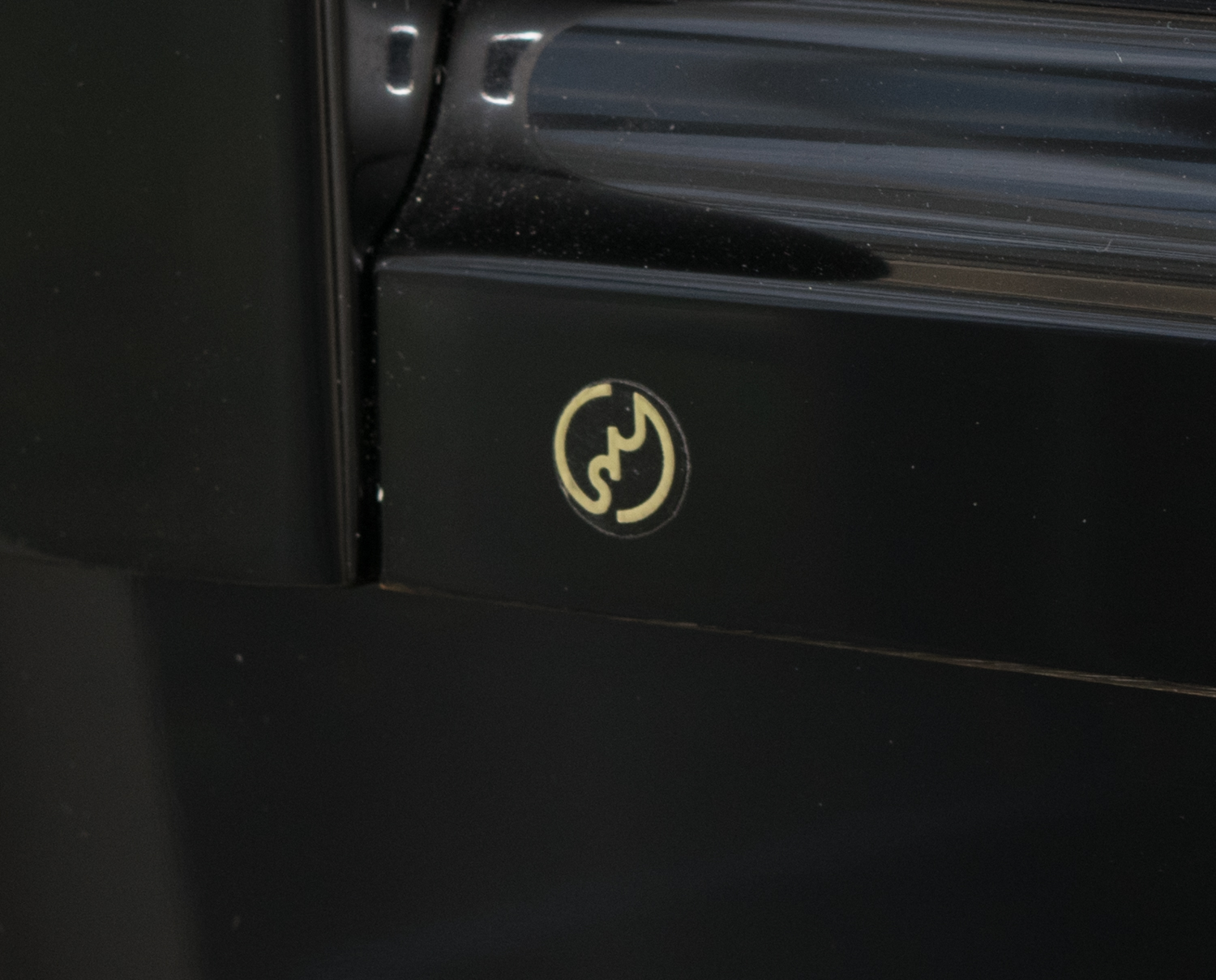 Stunning Young Chang Polished Ebony G-185 Grand Piano