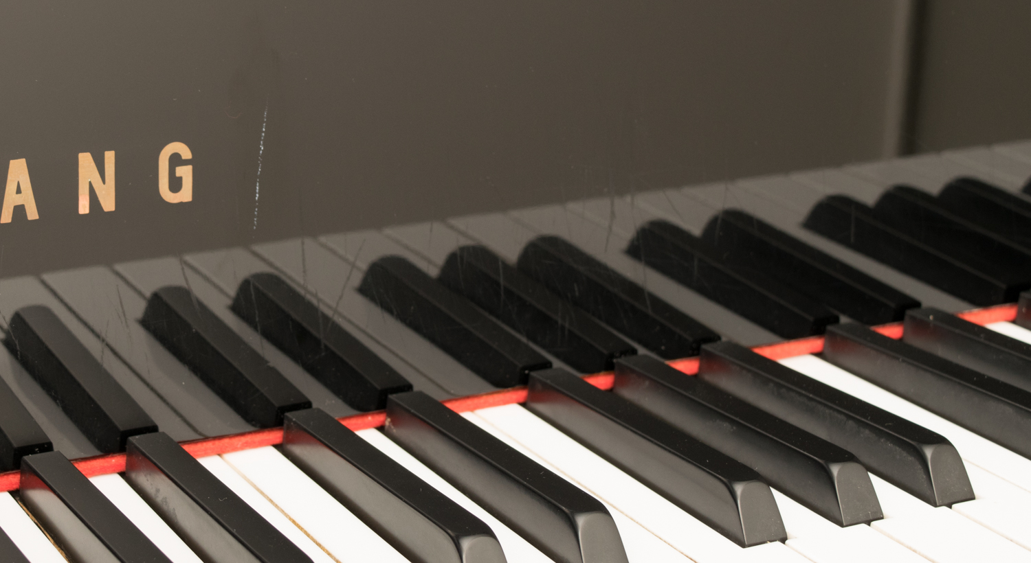 Stunning Young Chang Polished Ebony G-185 Grand Piano