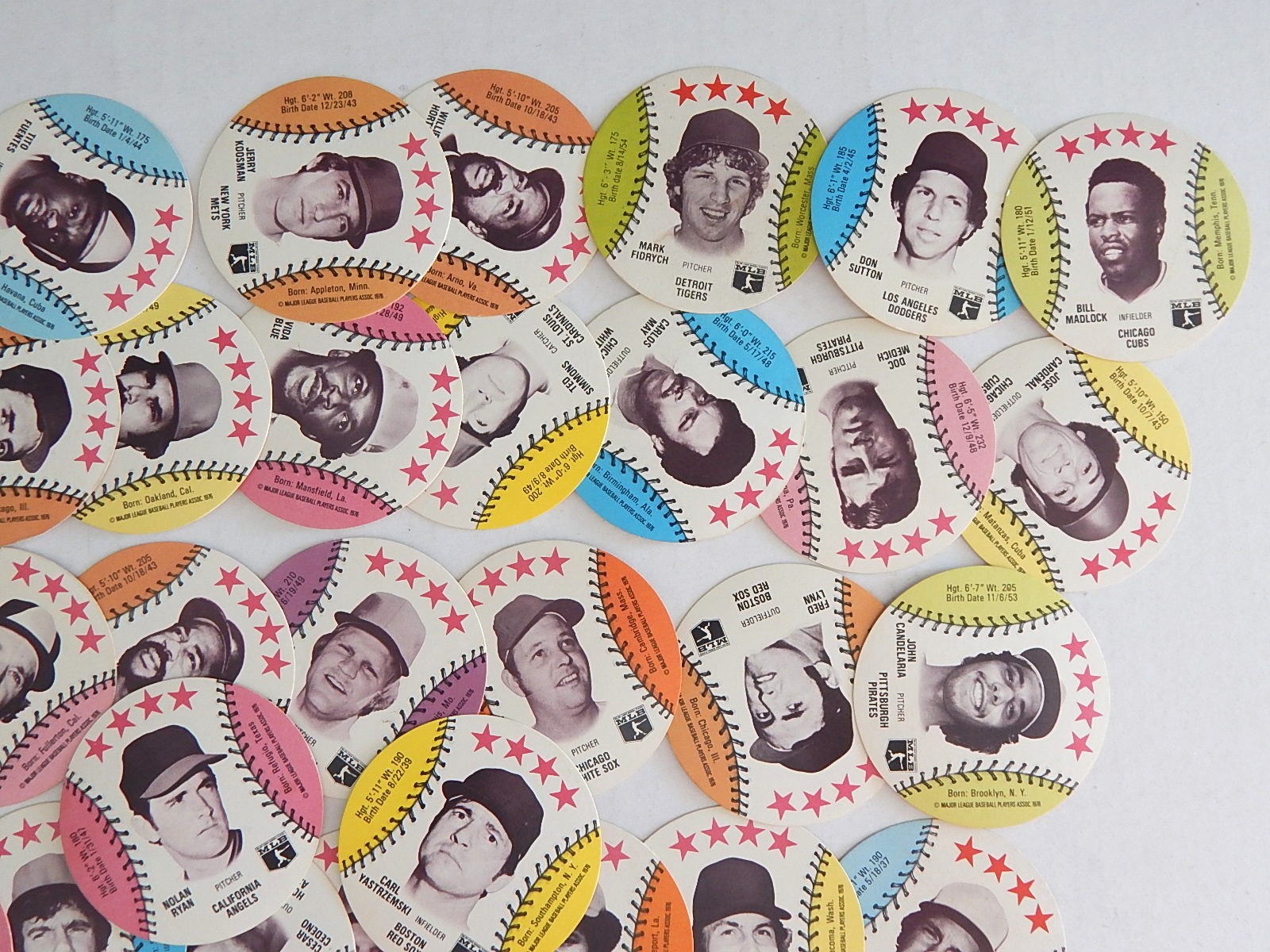 43 - 1976 Round Dairy Isle Disc Baseball Cards