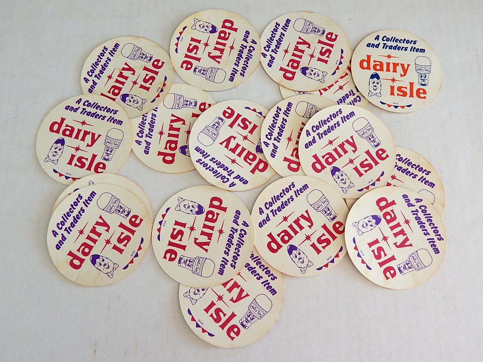 43 - 1976 Round Dairy Isle Disc Baseball Cards