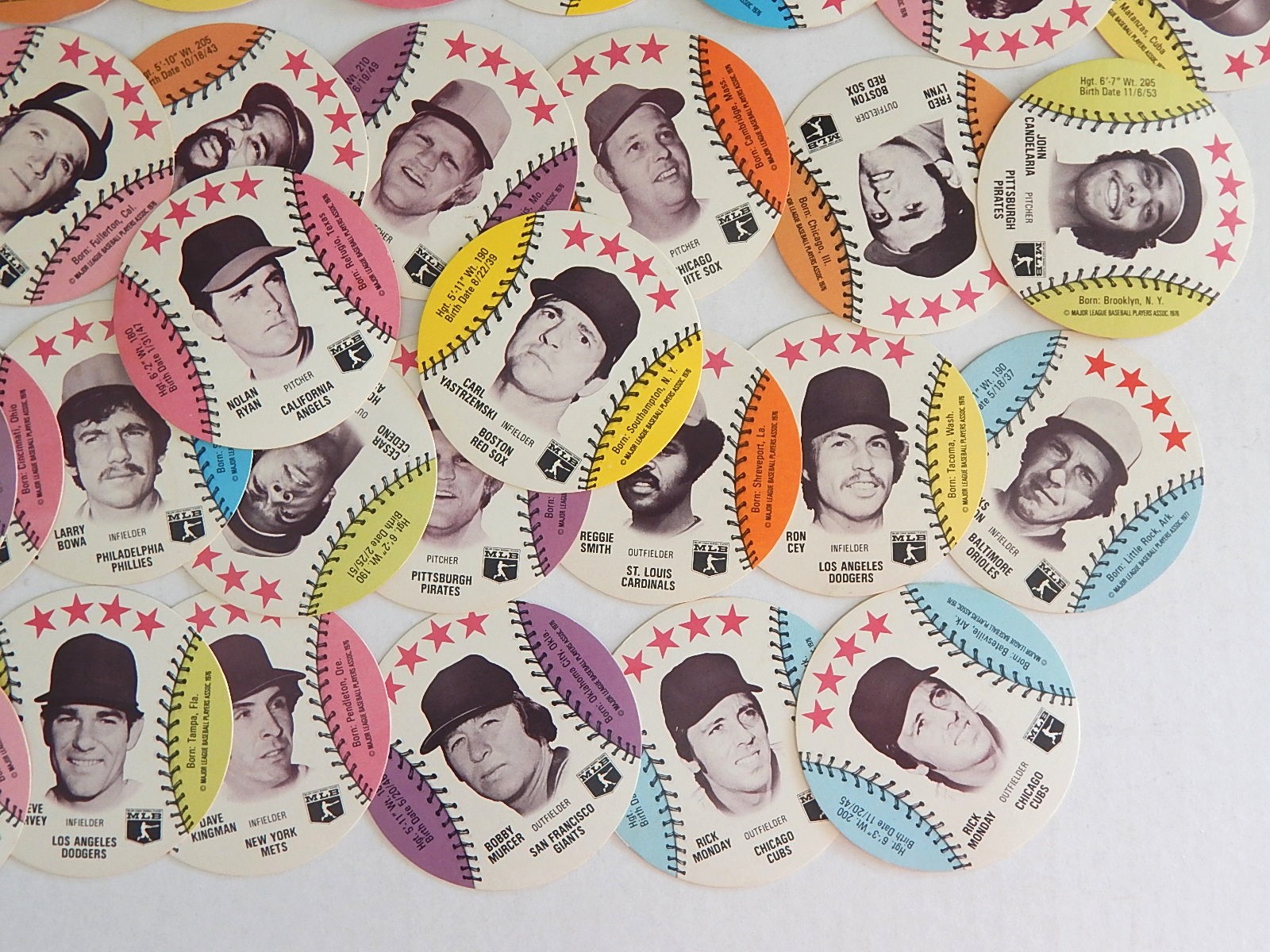 43 - 1976 Round Dairy Isle Disc Baseball Cards
