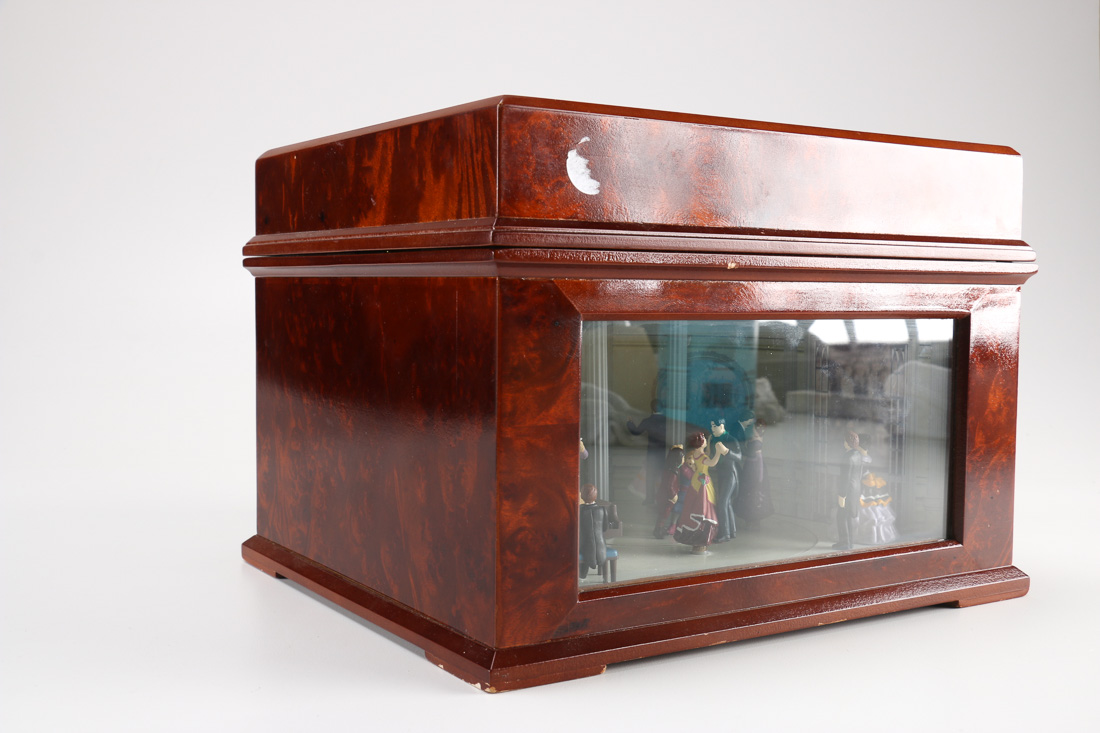 Mr. Christmas Music Box with Ballroom Dancers and Discs