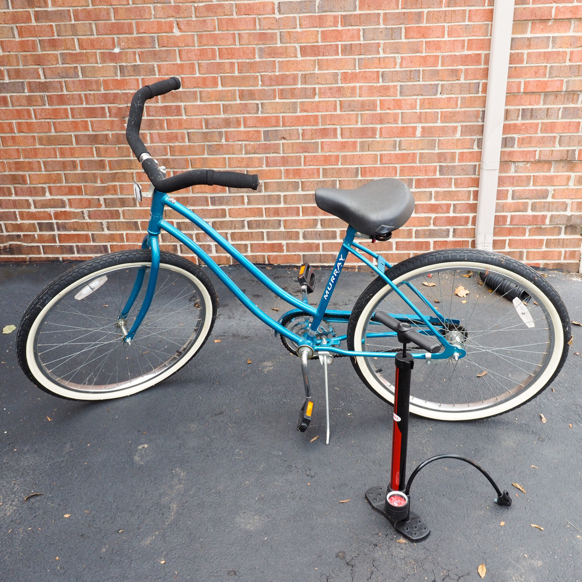 Murray Monterey Cruiser Bicycle and Bell Tire Pump