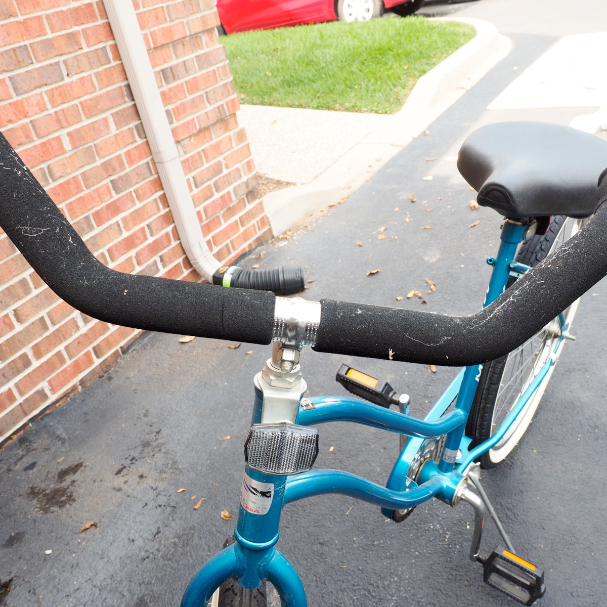 Murray Monterey Cruiser Bicycle and Bell Tire Pump