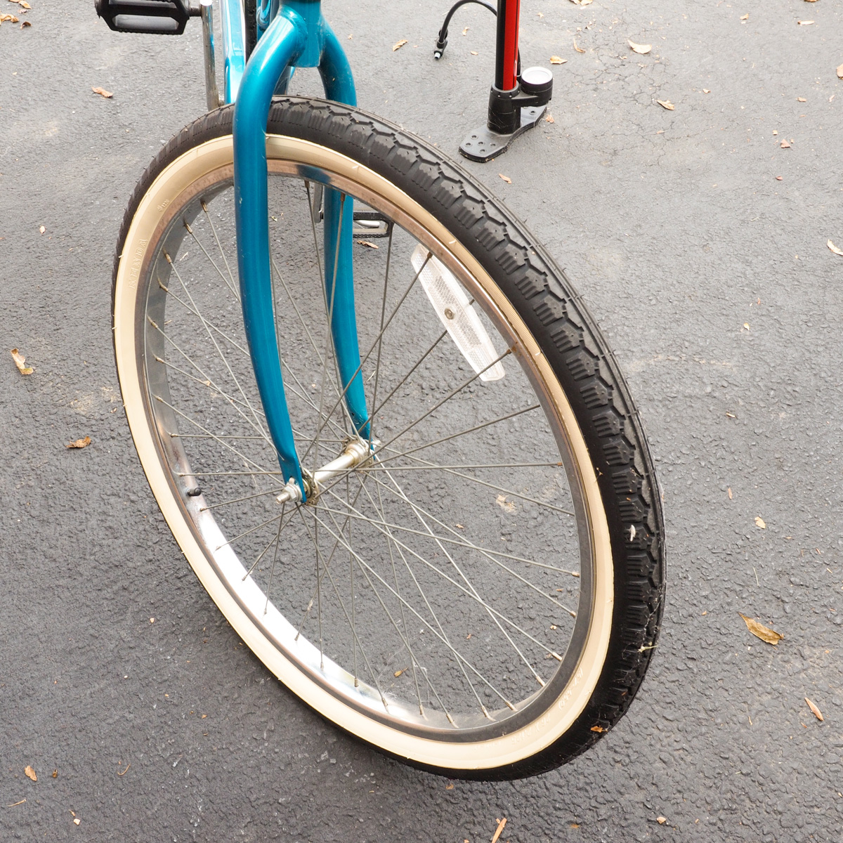 Murray Monterey Cruiser Bicycle and Bell Tire Pump