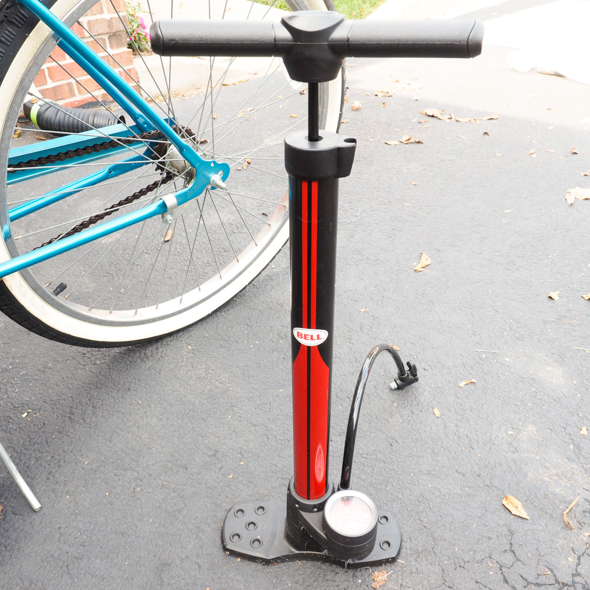 Murray Monterey Cruiser Bicycle and Bell Tire Pump