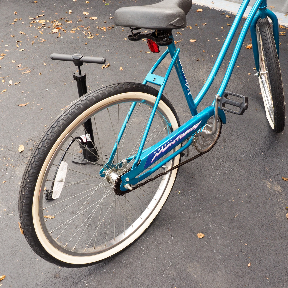 Murray Monterey Cruiser Bicycle and Bell Tire Pump