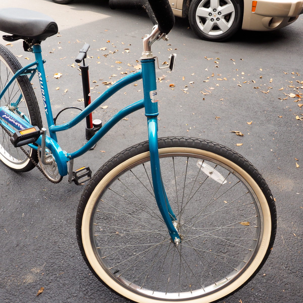 Murray Monterey Cruiser Bicycle and Bell Tire Pump