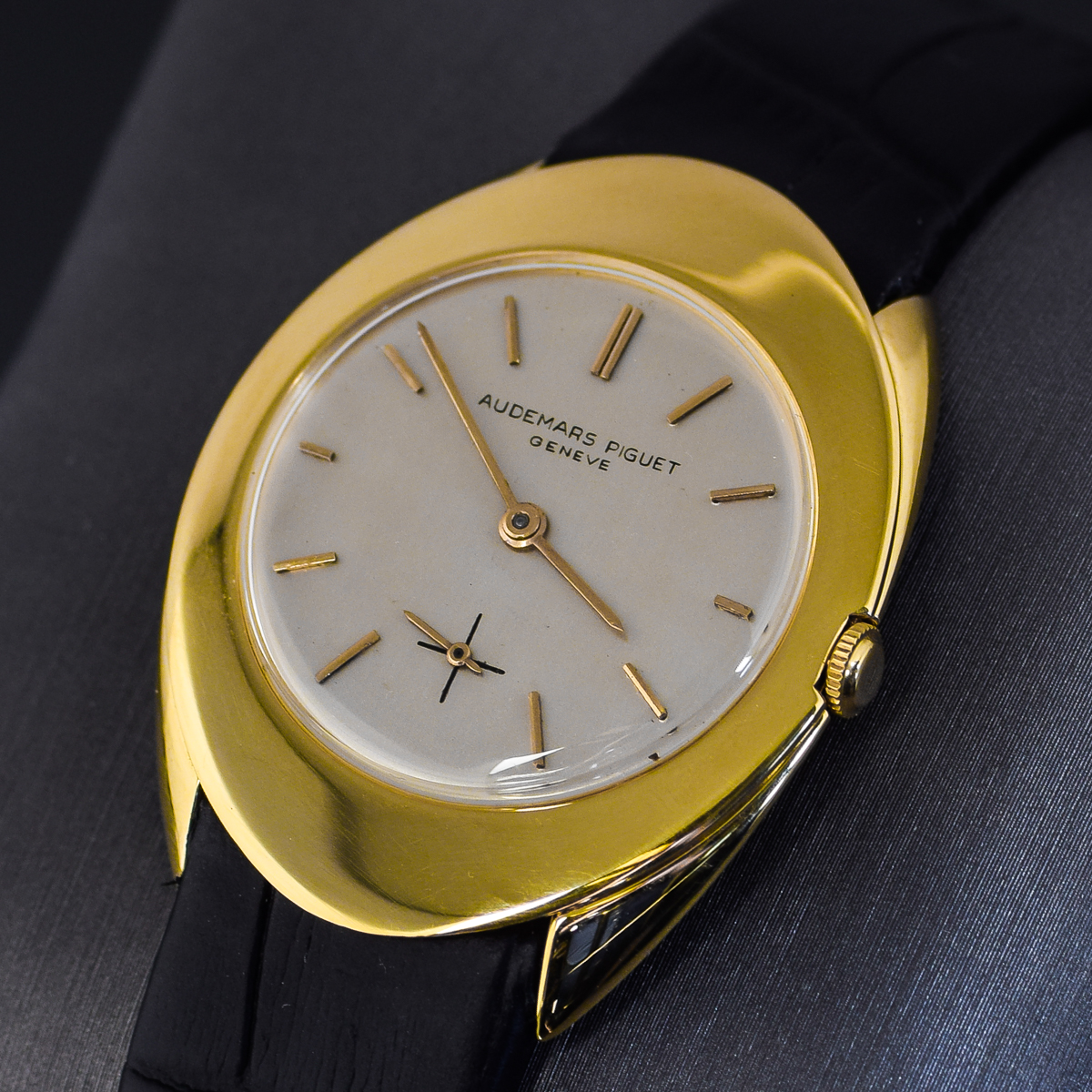 Vintage 1960 Audemars Piguet 18K Yellow Gold Black Leather Strap Watch