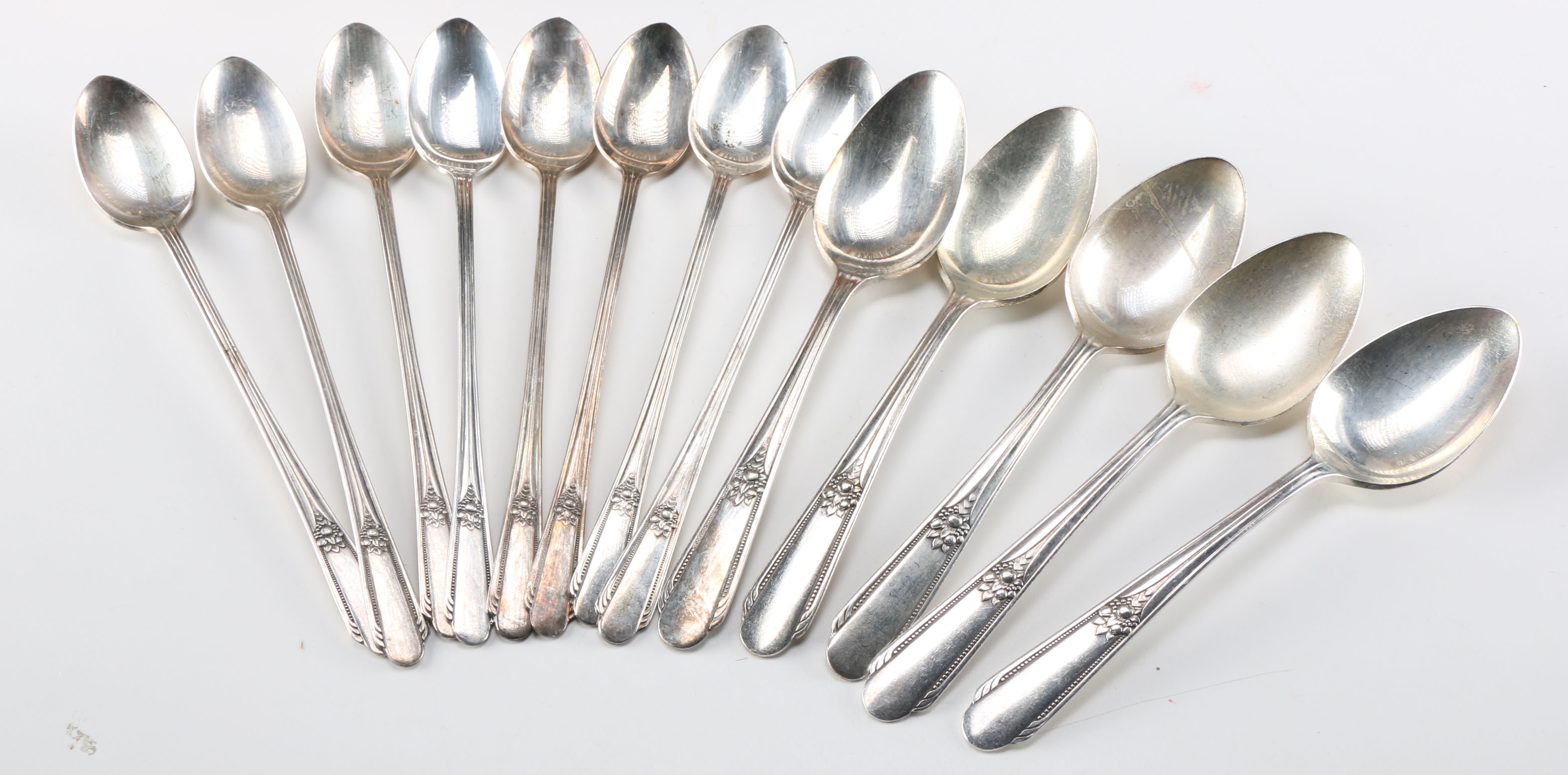 Wm. Rogers "Memory" Pattern Silver Plate Flatware with Stainless Steel Knife Blades