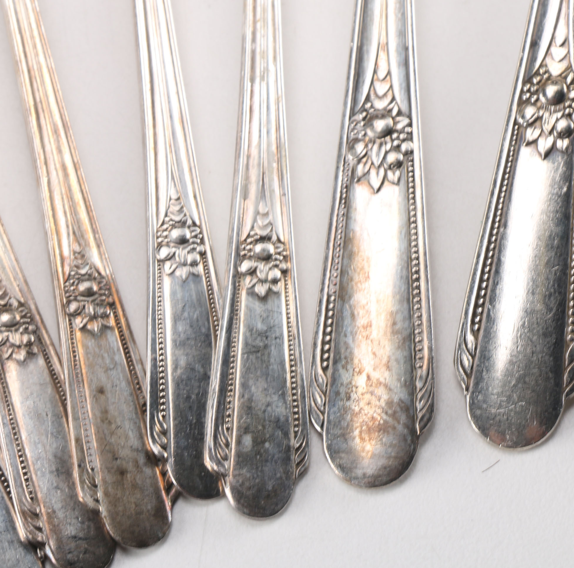 Wm. Rogers "Memory" Pattern Silver Plate Flatware with Stainless Steel Knife Blades