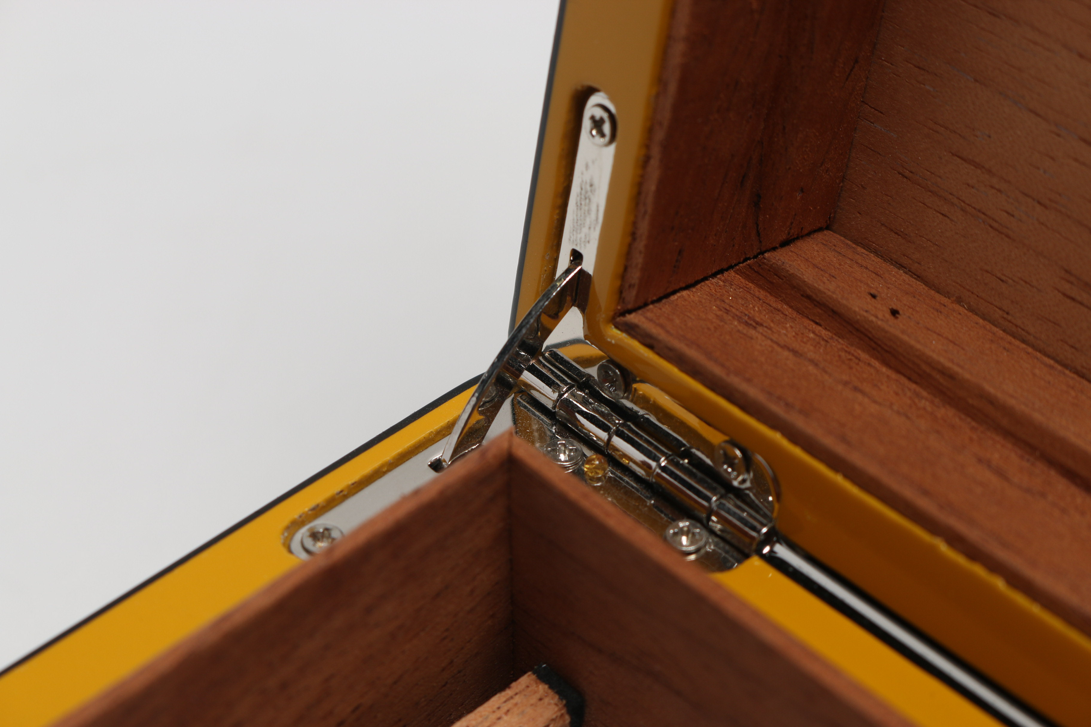 Bey Berk Yellow Cigar Humidor