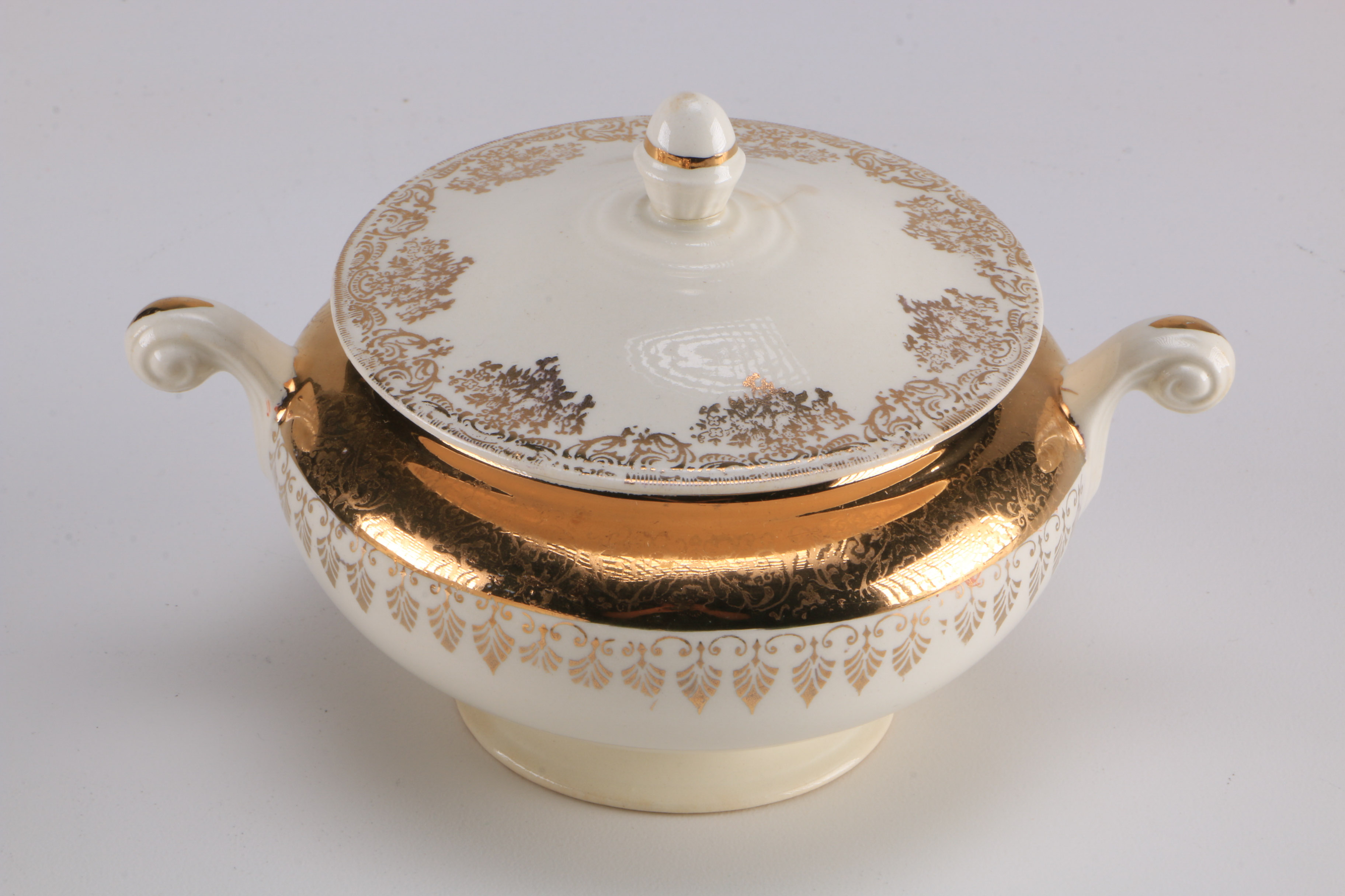 1945 Homer Laughlin "Eggshell Nautilus" China