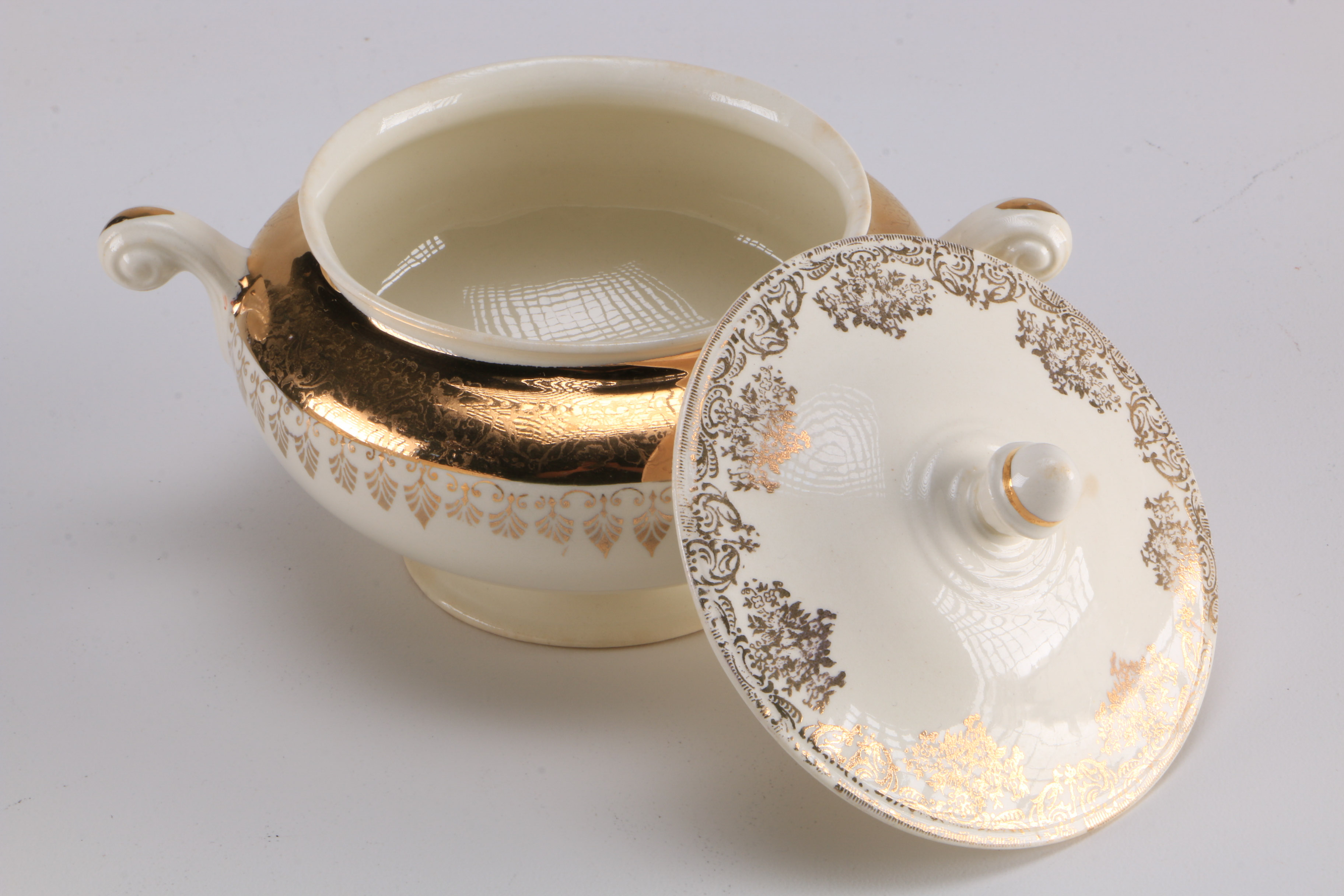 1945 Homer Laughlin "Eggshell Nautilus" China